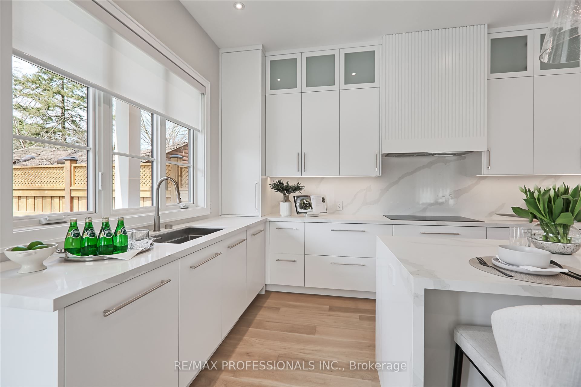 466 Prince Edward Drive N Property Photo 10
