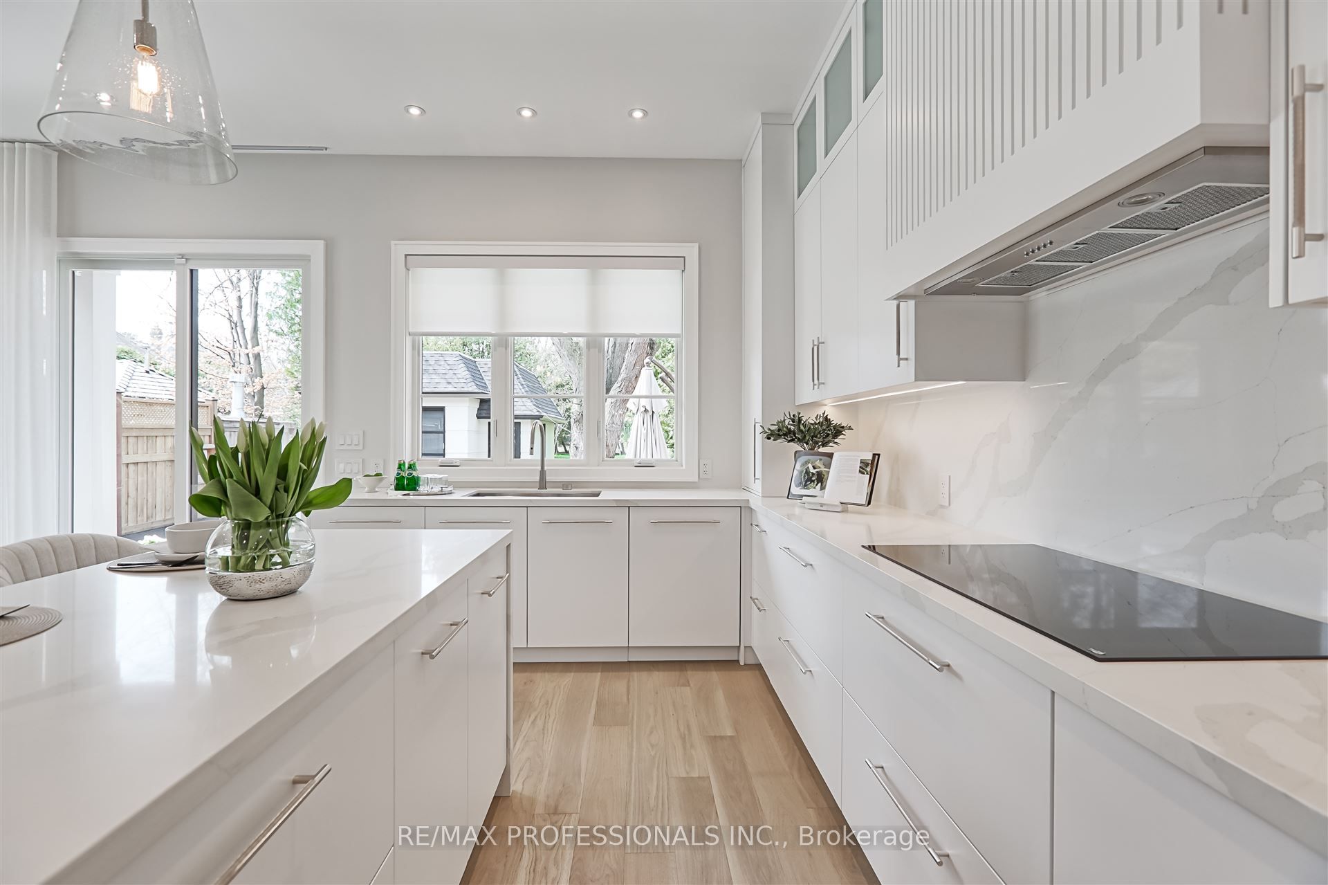 466 Prince Edward Drive N Property Photo 11