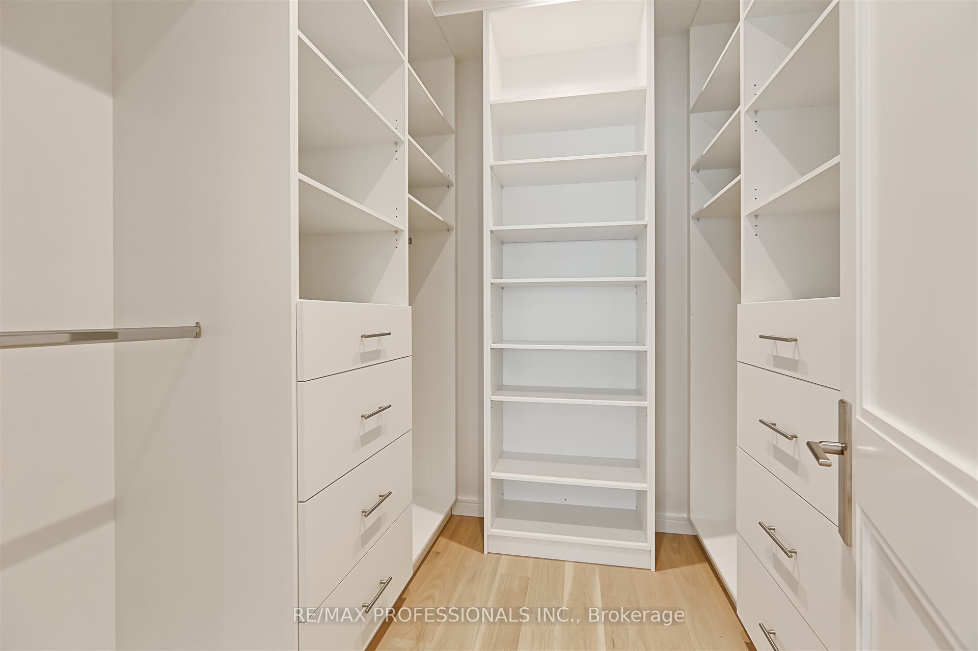 466 Prince Edward Drive N Property Photo 25
