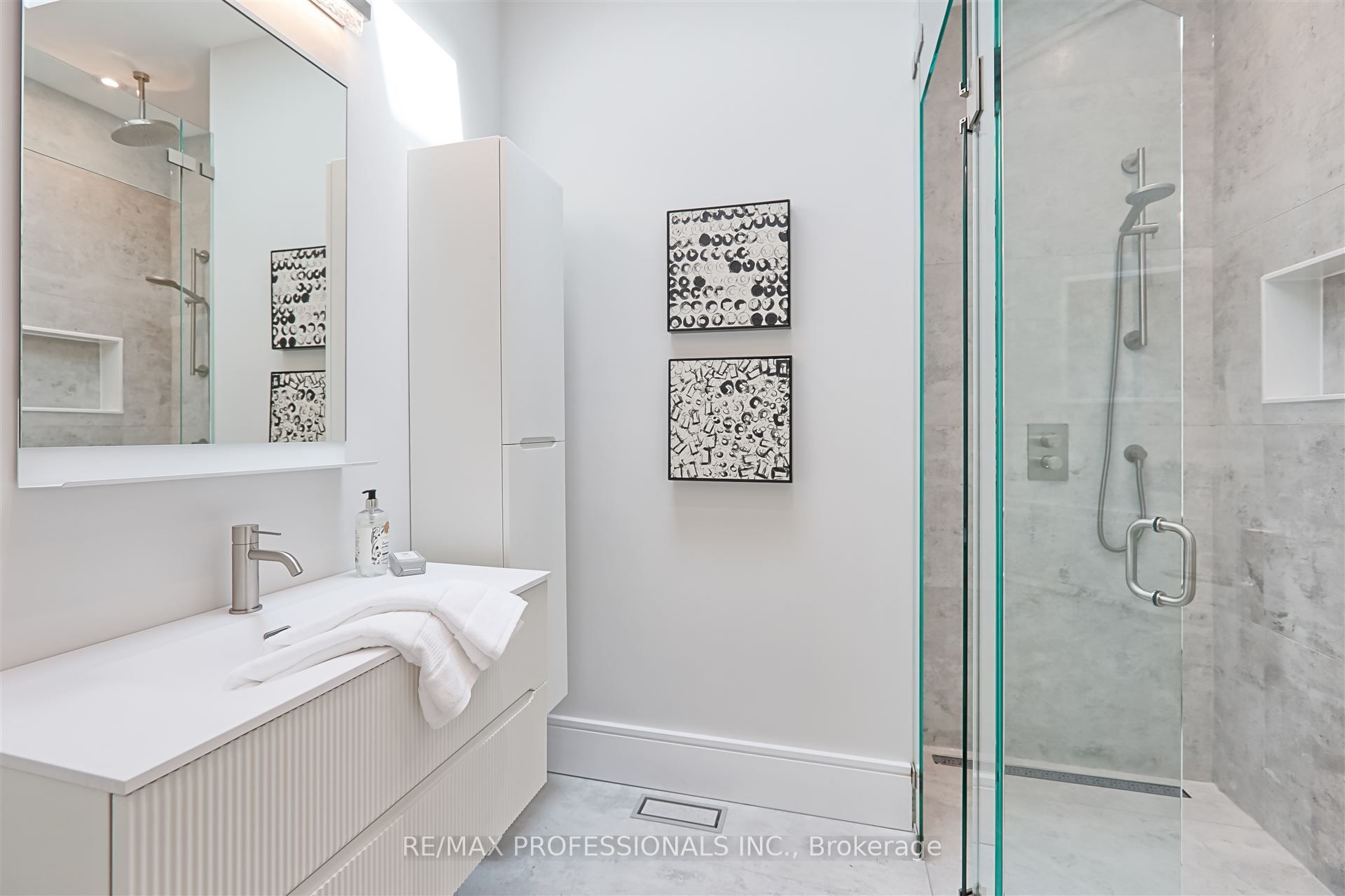 466 Prince Edward Drive N Property Photo 28