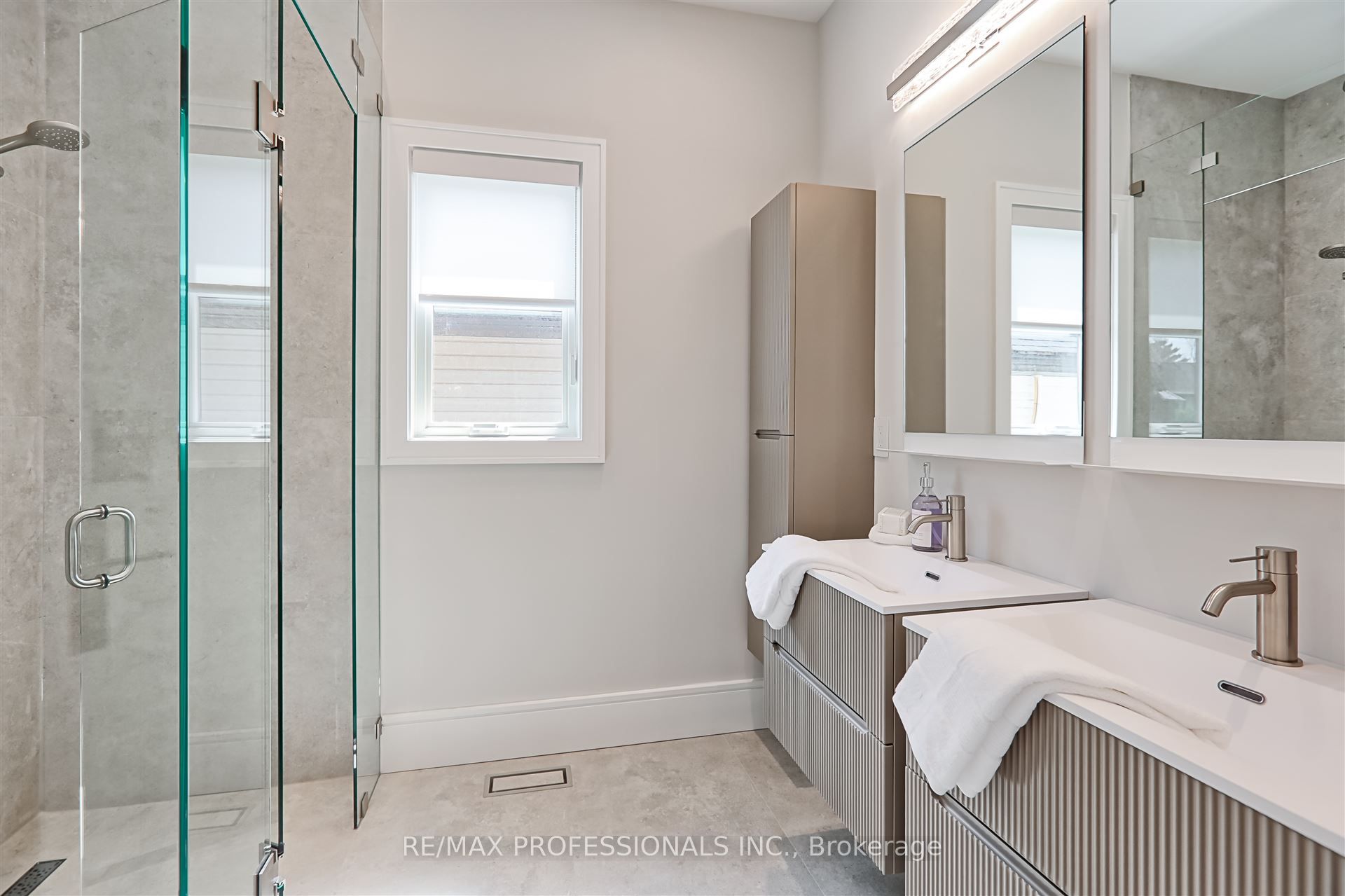 466 Prince Edward Drive N Property Photo 31