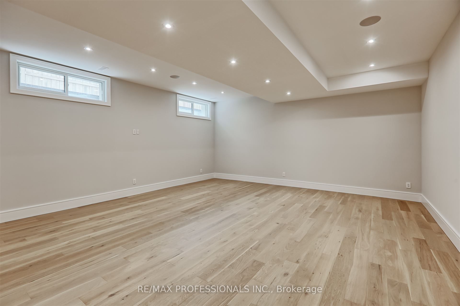 466 Prince Edward Drive N Property Photo 37