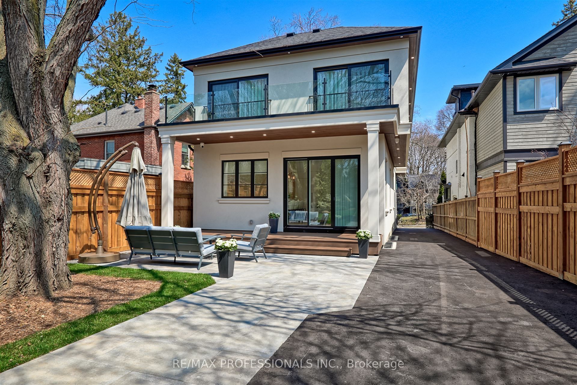 466 Prince Edward Drive N Property Photo 42