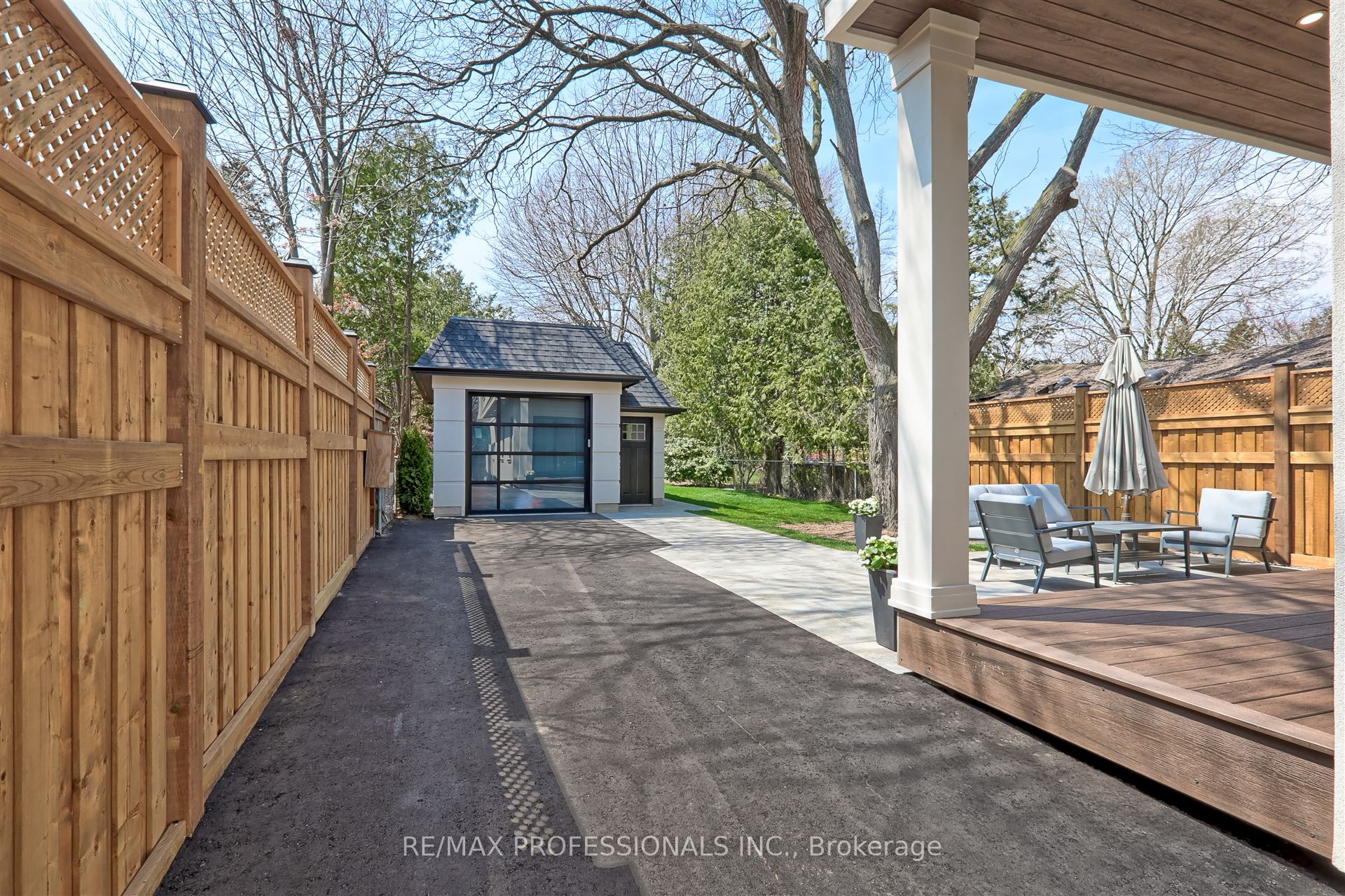 466 Prince Edward Drive N Property Photo 43