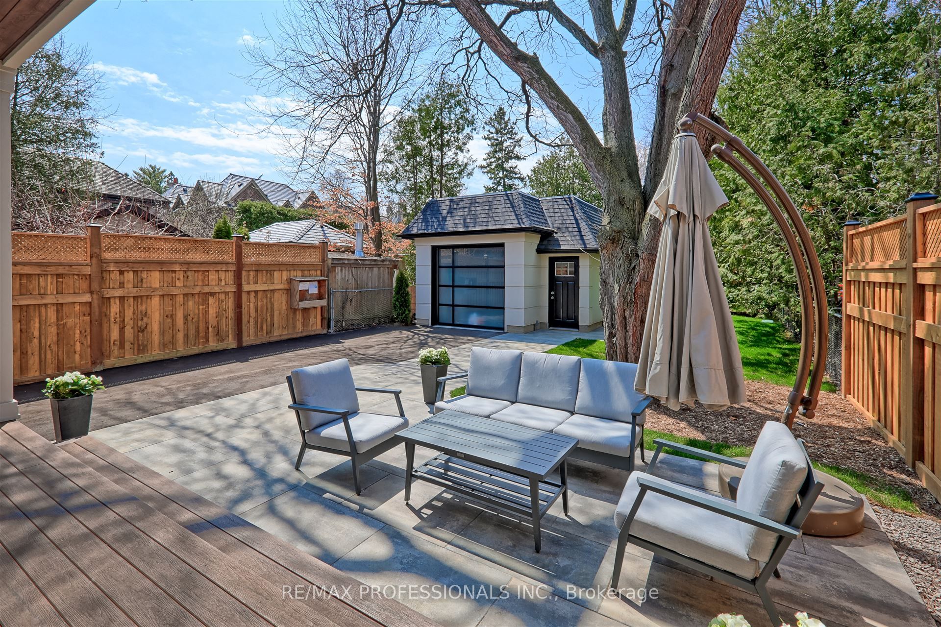466 Prince Edward Drive N Property Photo 44
