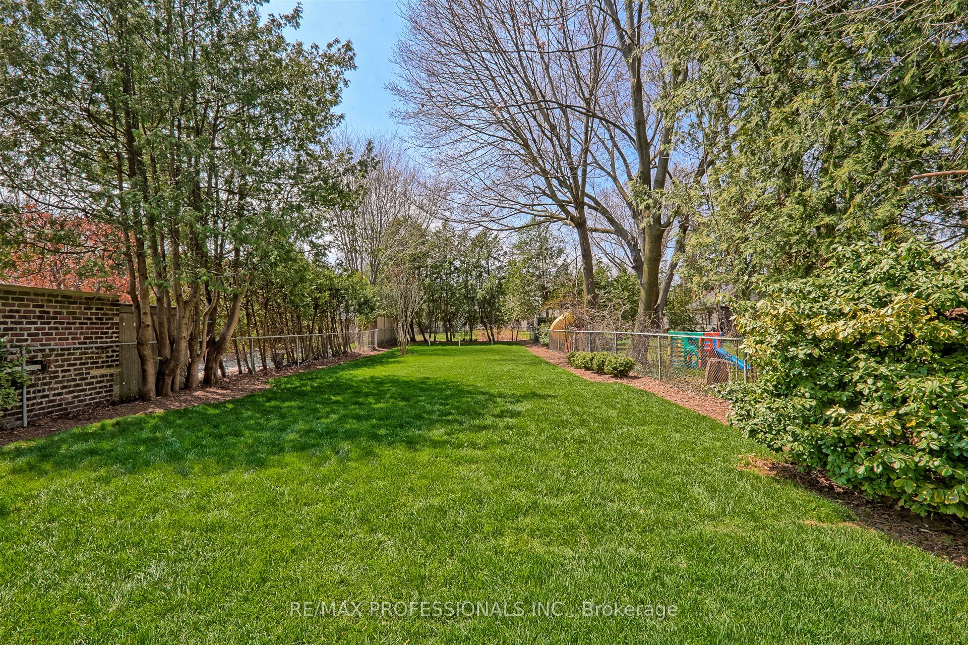 466 Prince Edward Drive N Property Photo 46