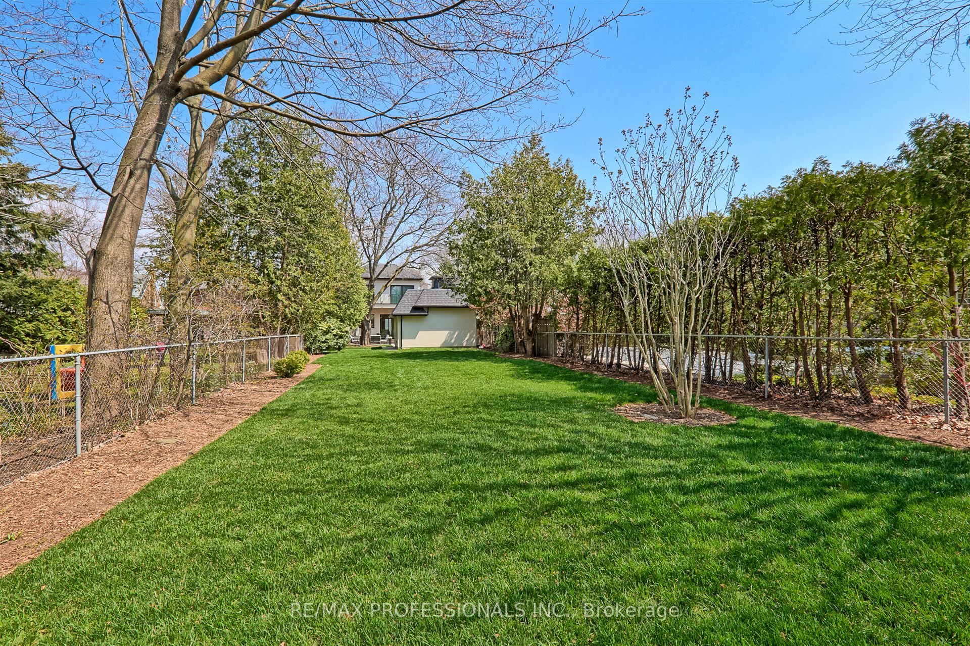 466 Prince Edward Drive N Property Photo 47