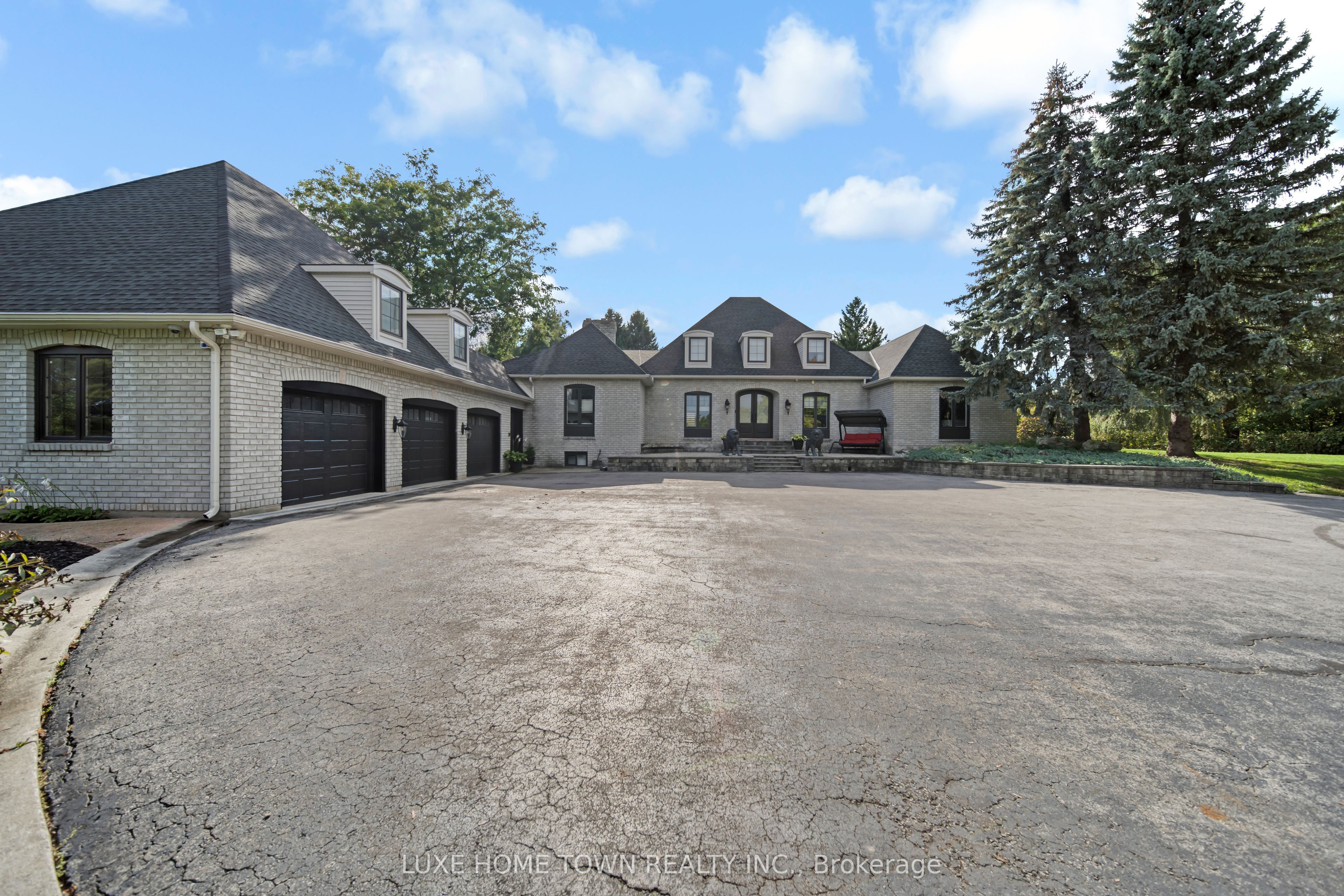 7038 Guelph Line Property Photo 1