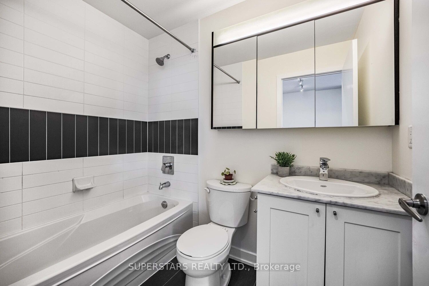 #2102 - 4065 Brickstone Mews Property Photo 21