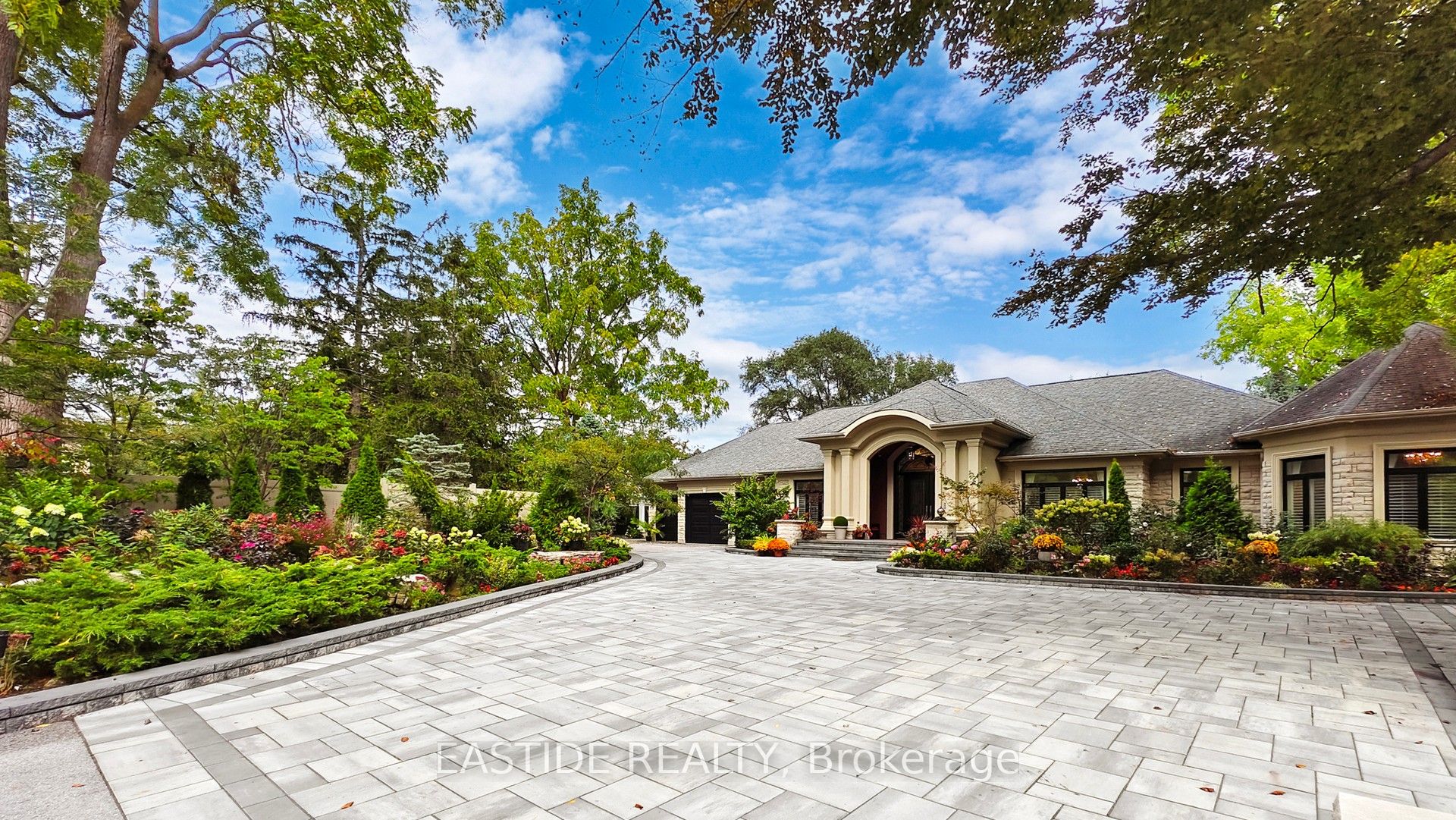 431 Fourth Line Property Photo 1
