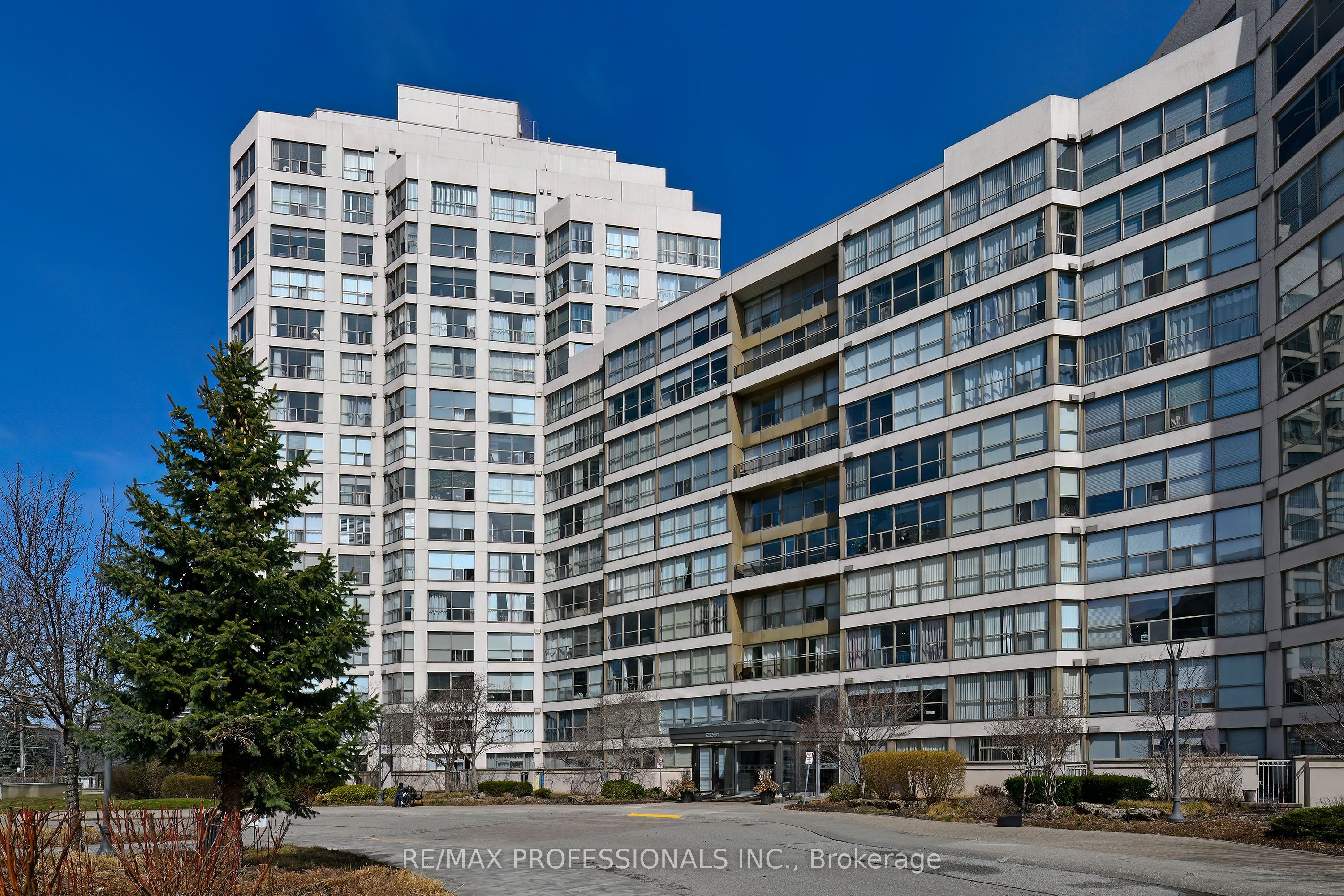 2261 Lakeshore Boulevard W 528 Property Photo 1