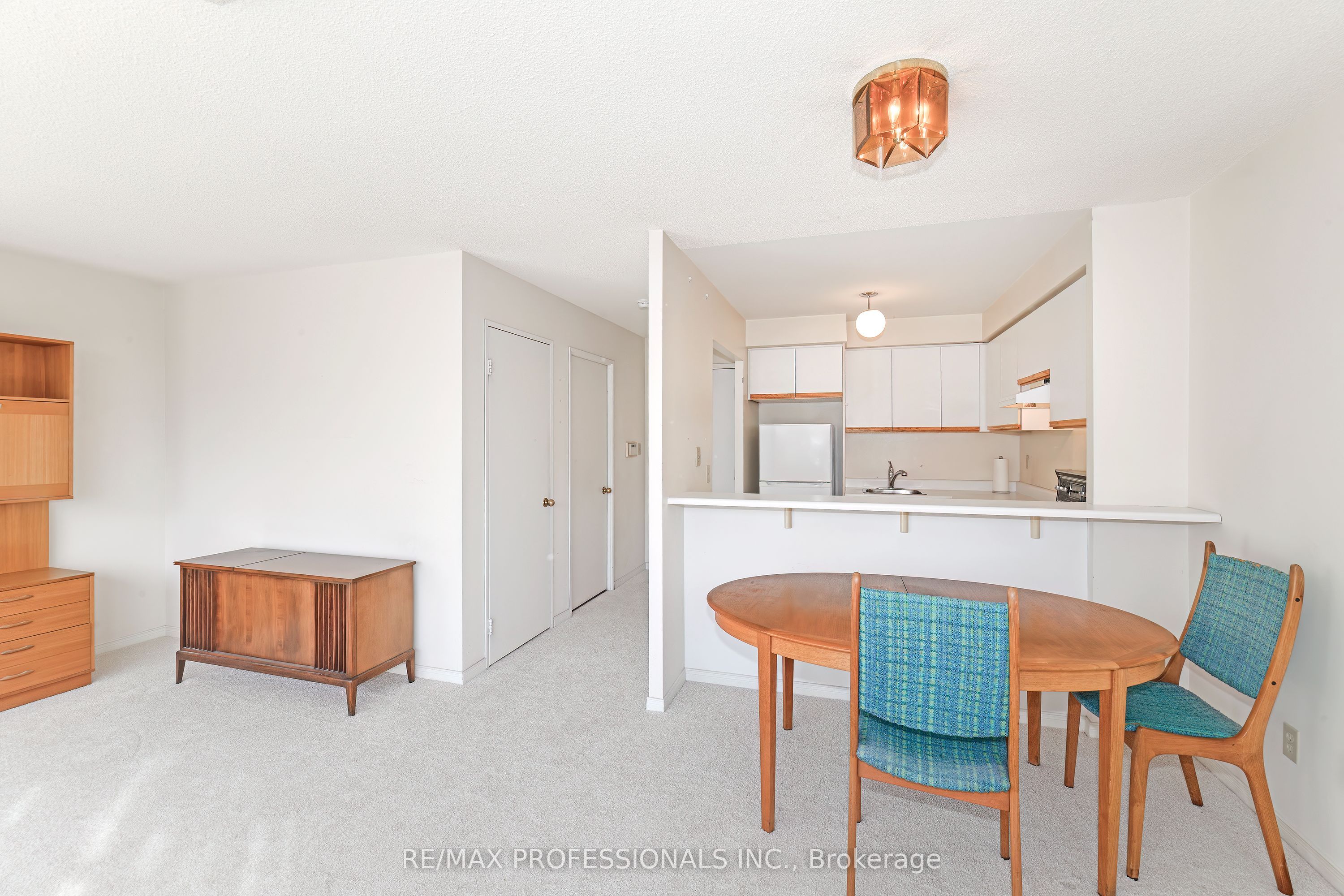 2261 Lakeshore Boulevard W 528 Property Photo 5
