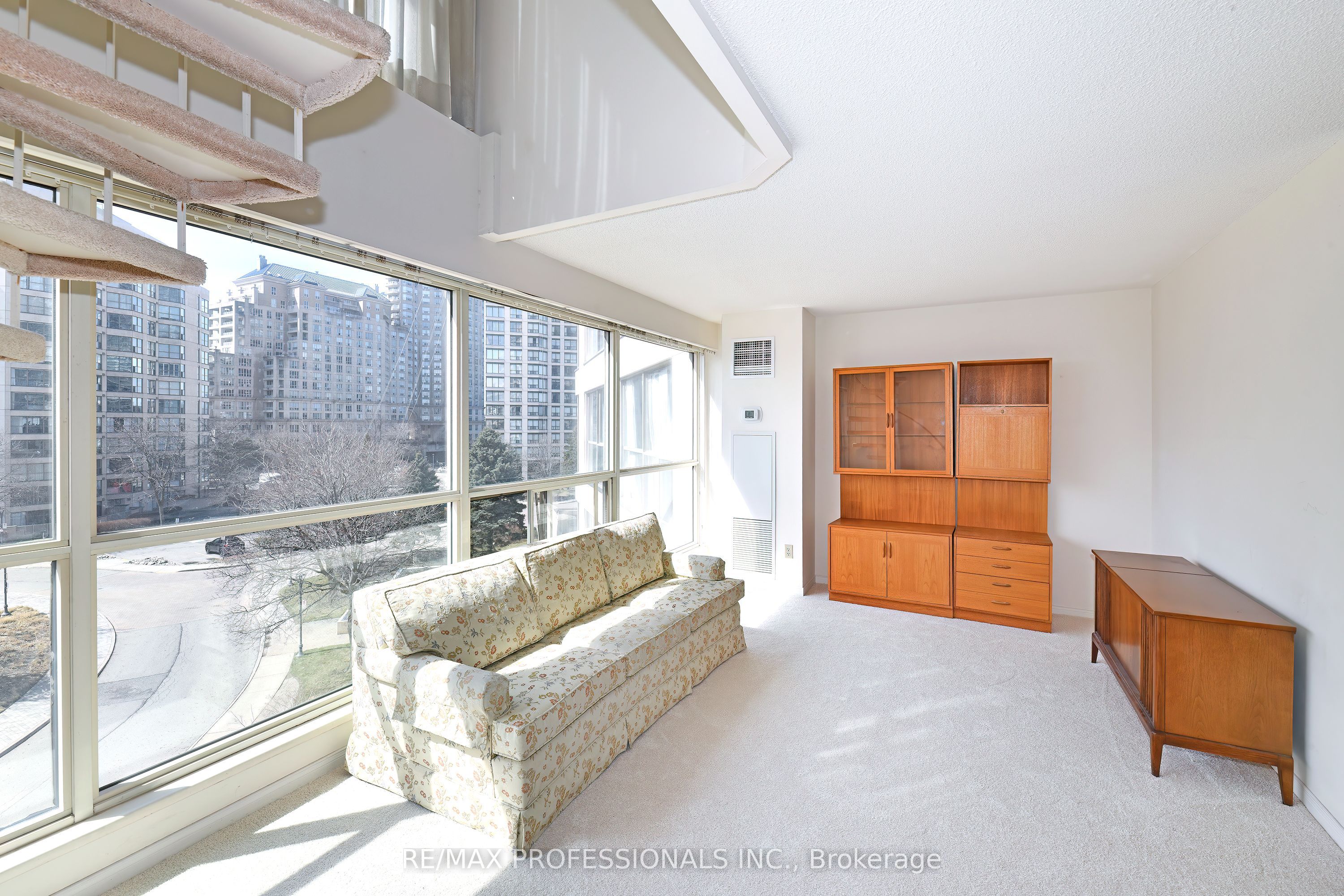 2261 Lakeshore Boulevard W 528 Property Photo 6