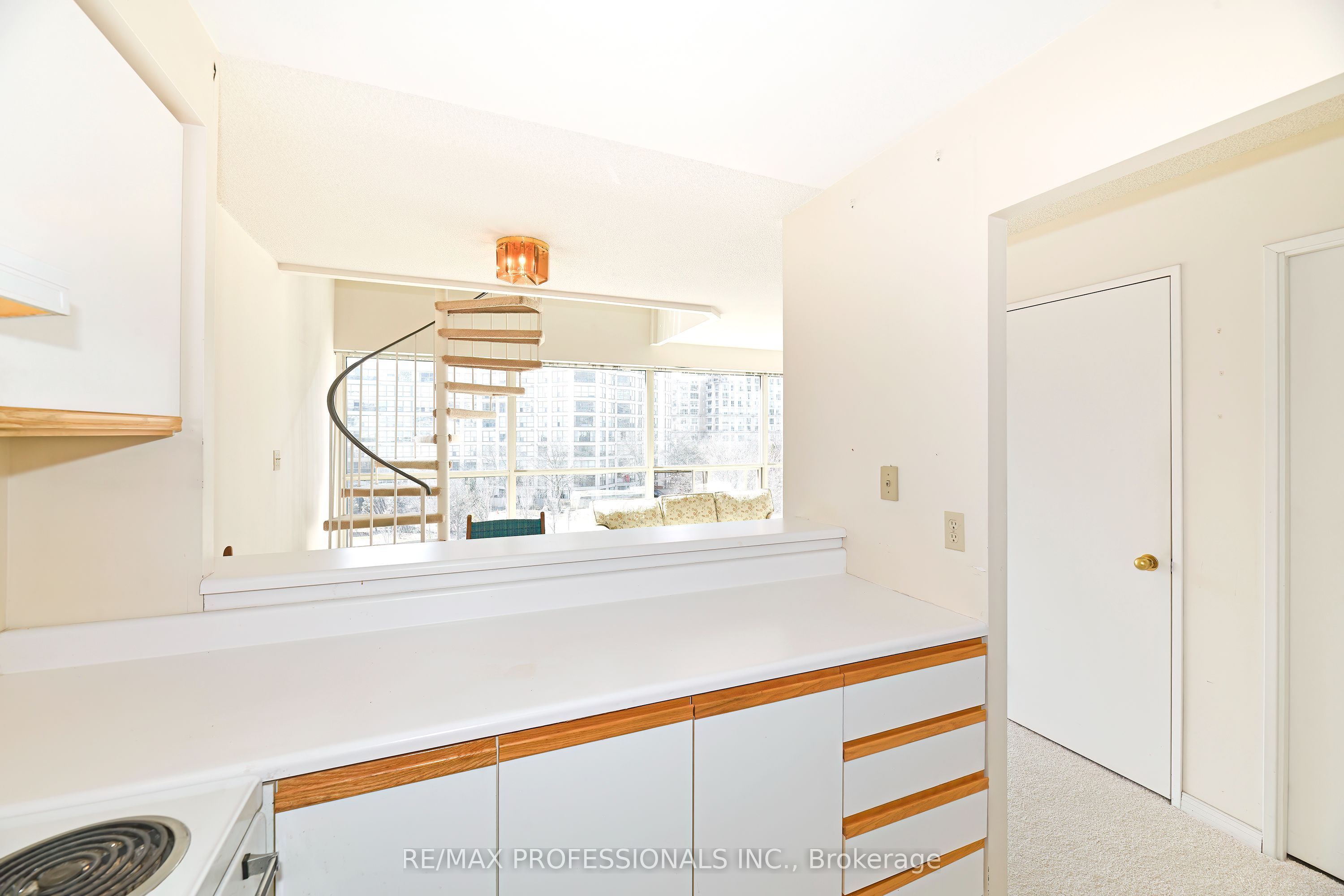 2261 Lakeshore Boulevard W 528 Property Photo 10