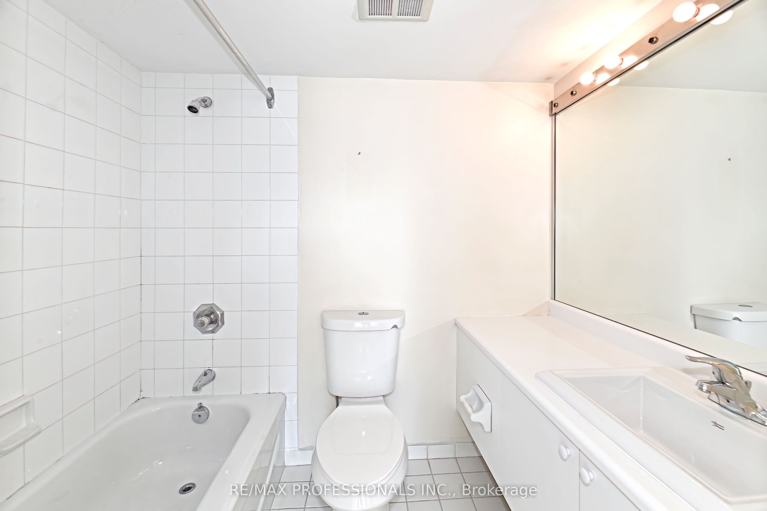 2261 Lakeshore Boulevard W 528 Property Photo 14