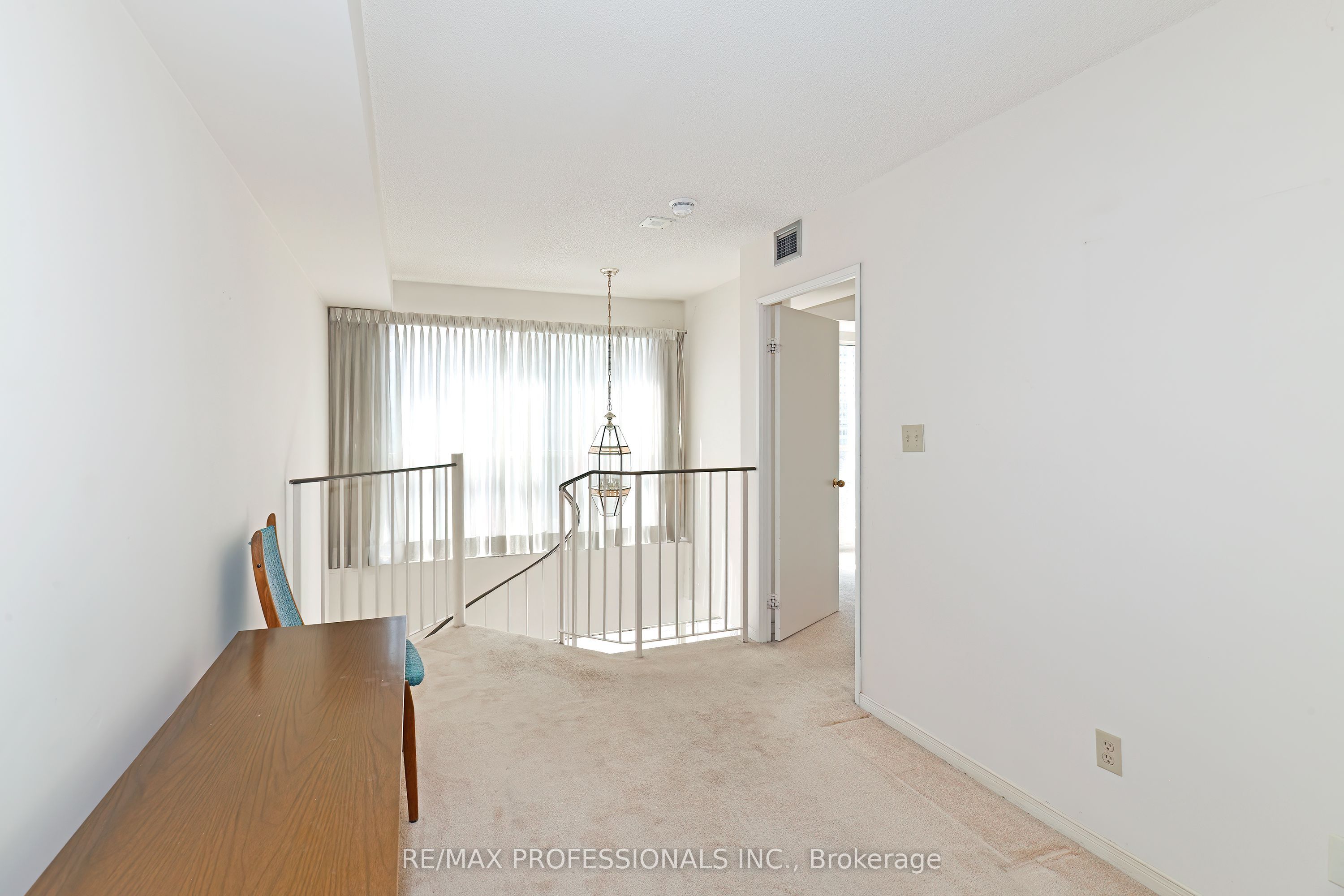2261 Lakeshore Boulevard W 528 Property Photo 15