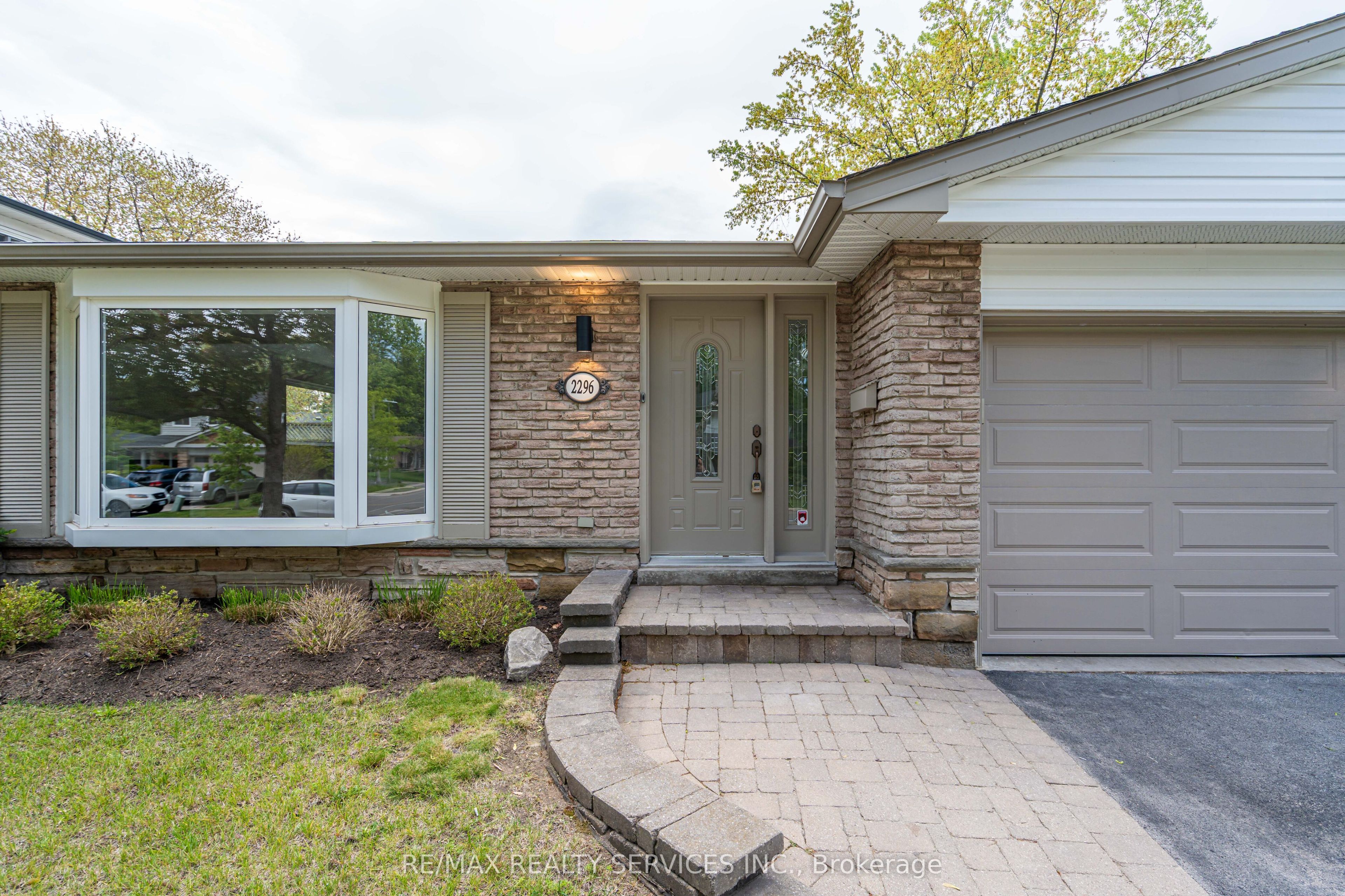 2296 Devon Road Property Photo 4