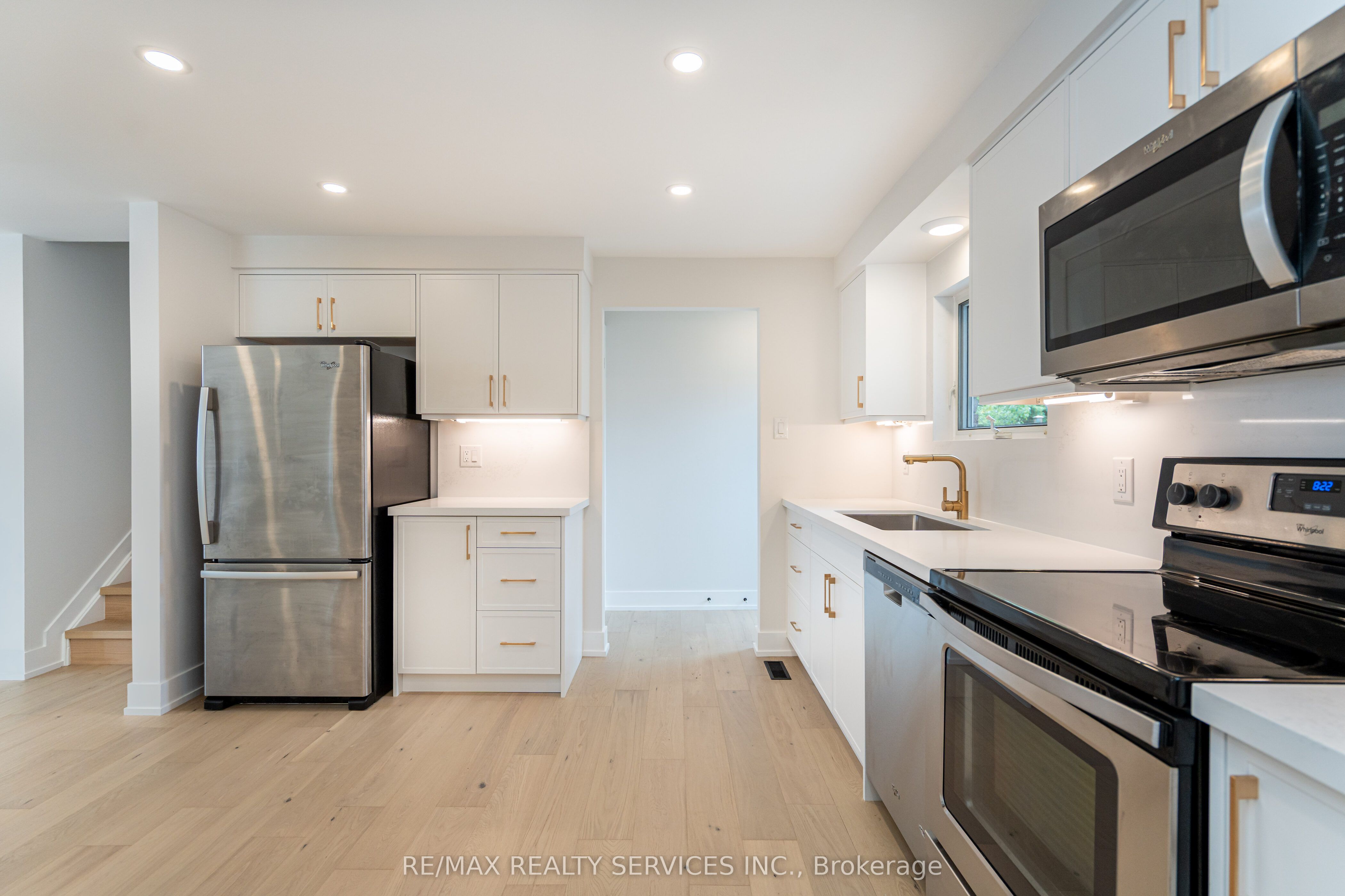 2296 Devon Road Property Photo 12