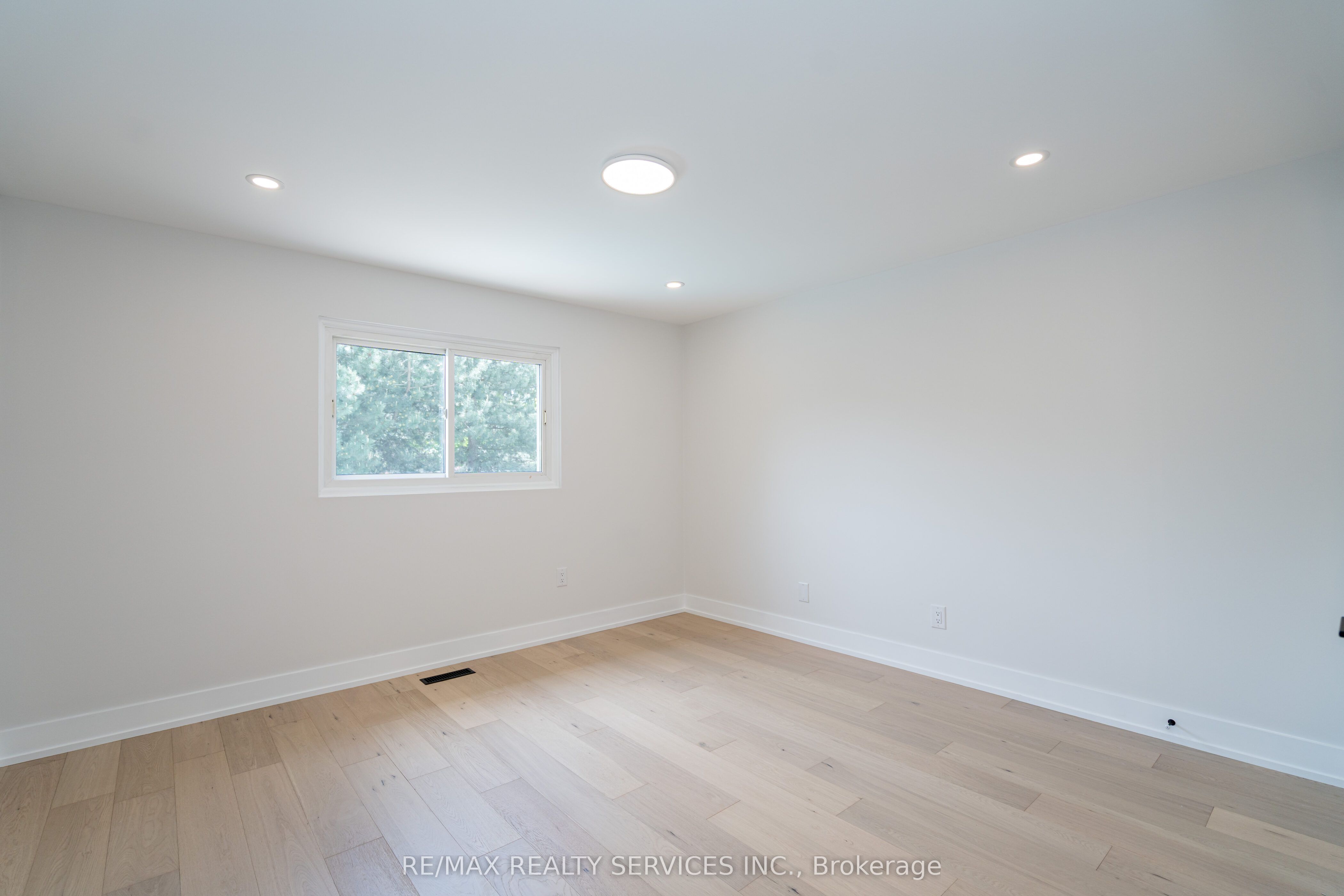 2296 Devon Road Property Photo 17
