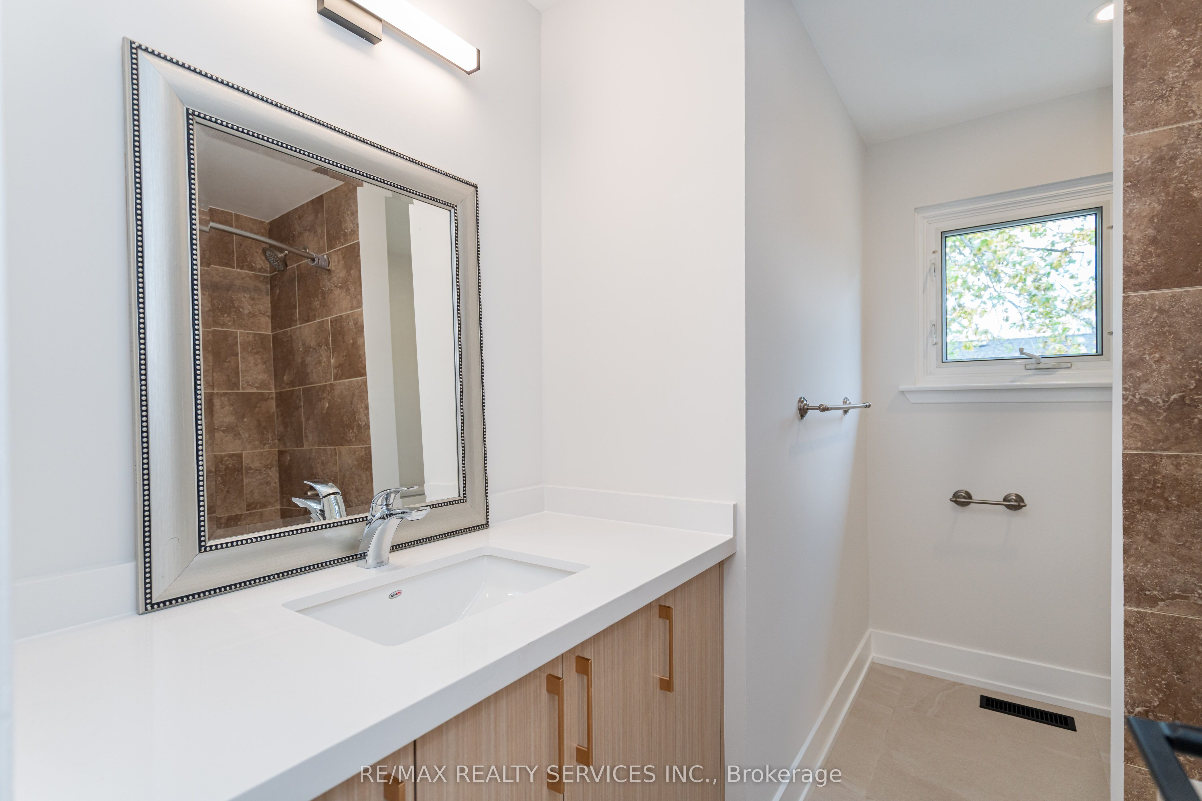 2296 Devon Road Property Photo 21