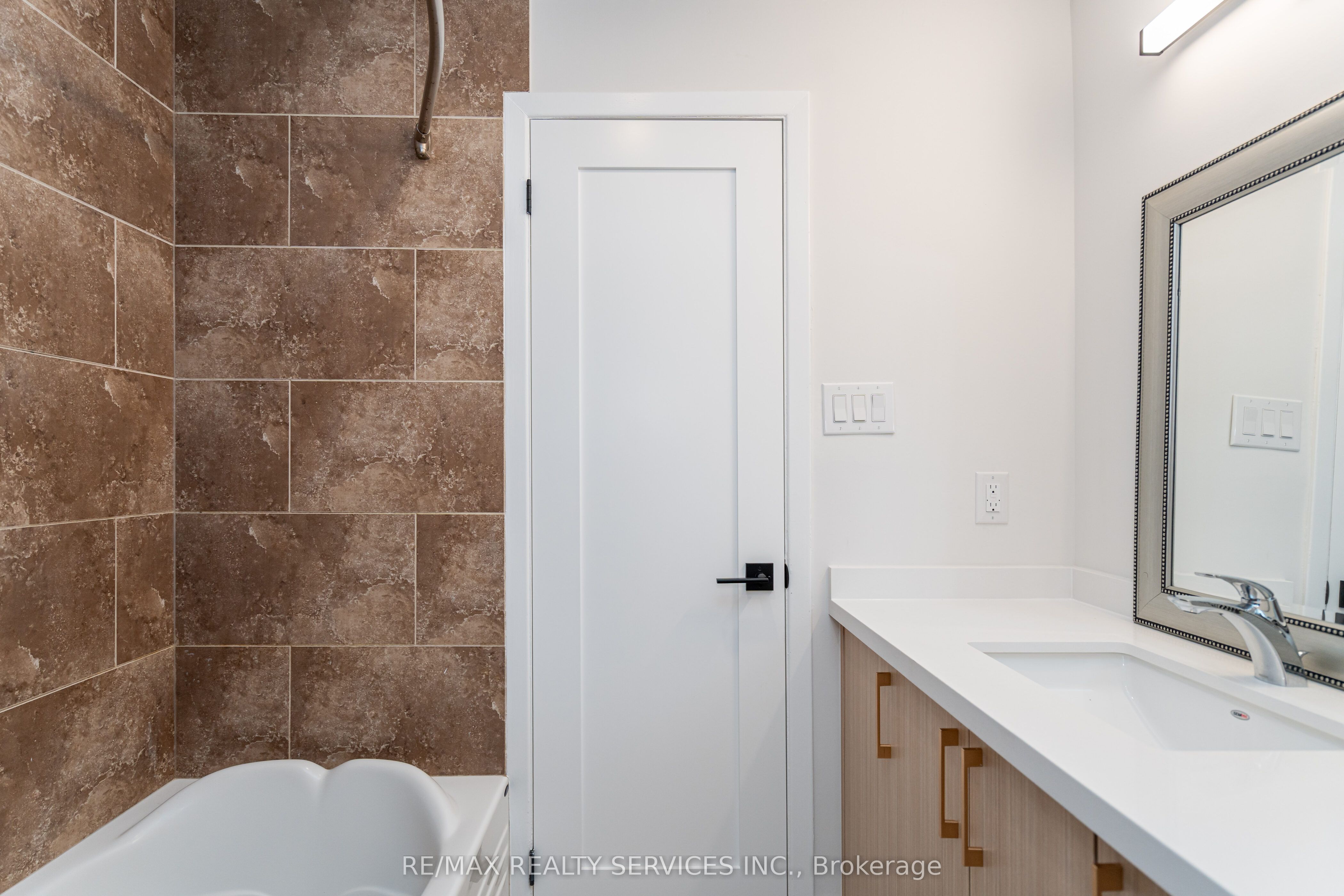 2296 Devon Road Property Photo 22