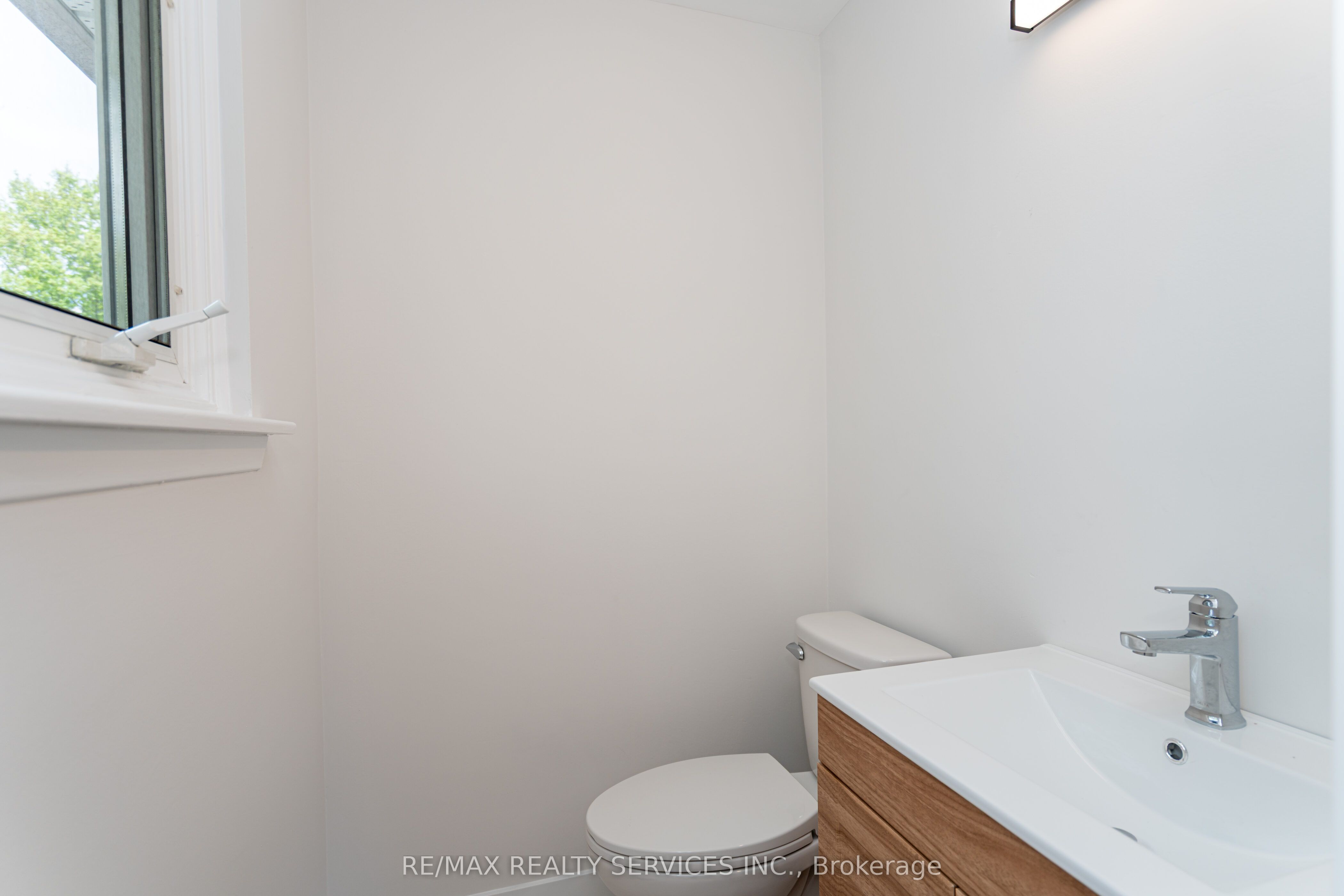 2296 Devon Road Property Photo 24