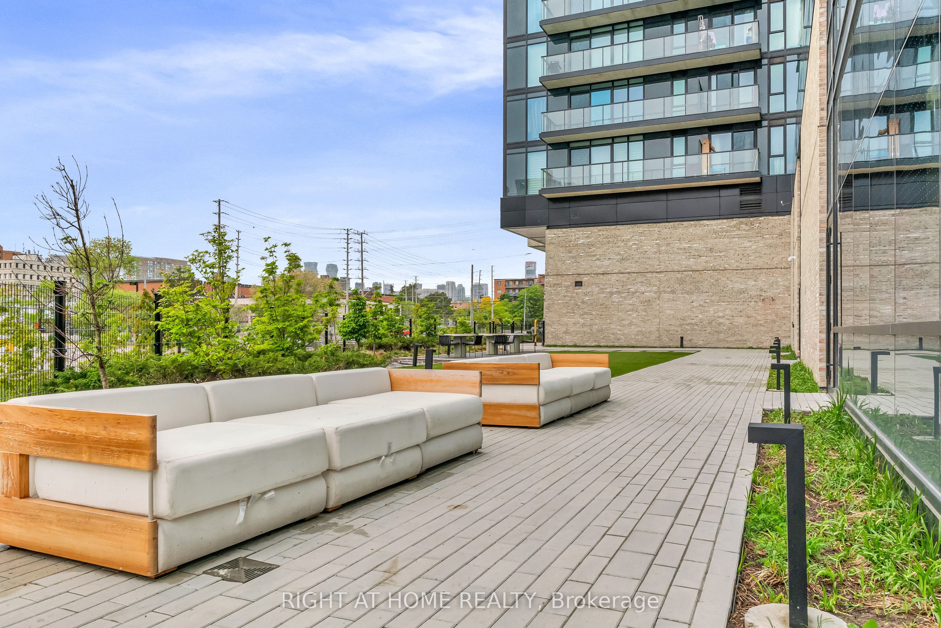 86 Dundas Street E 1520 Property Photo 37