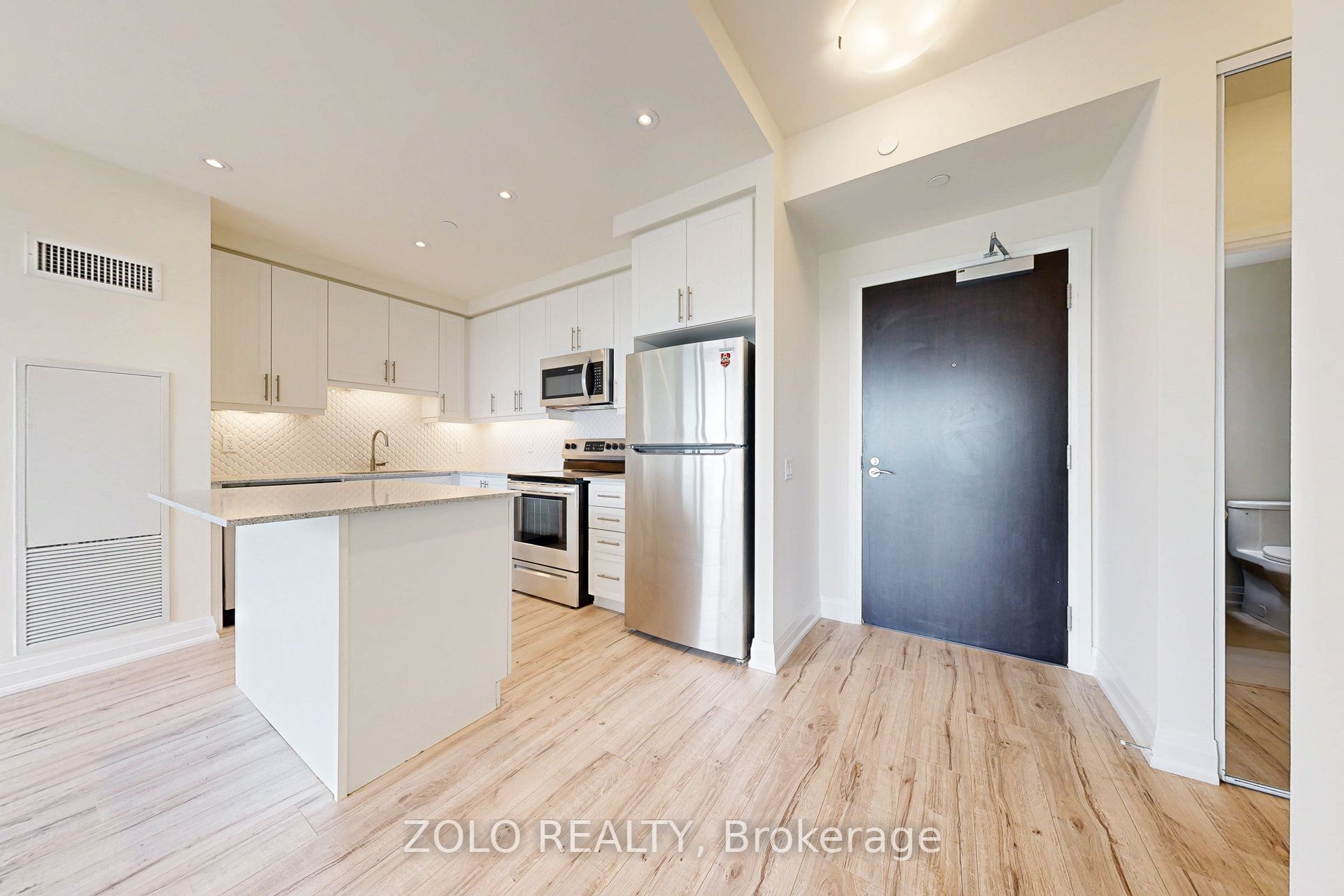 #805 - 15 Lynch Street Property Photo 6