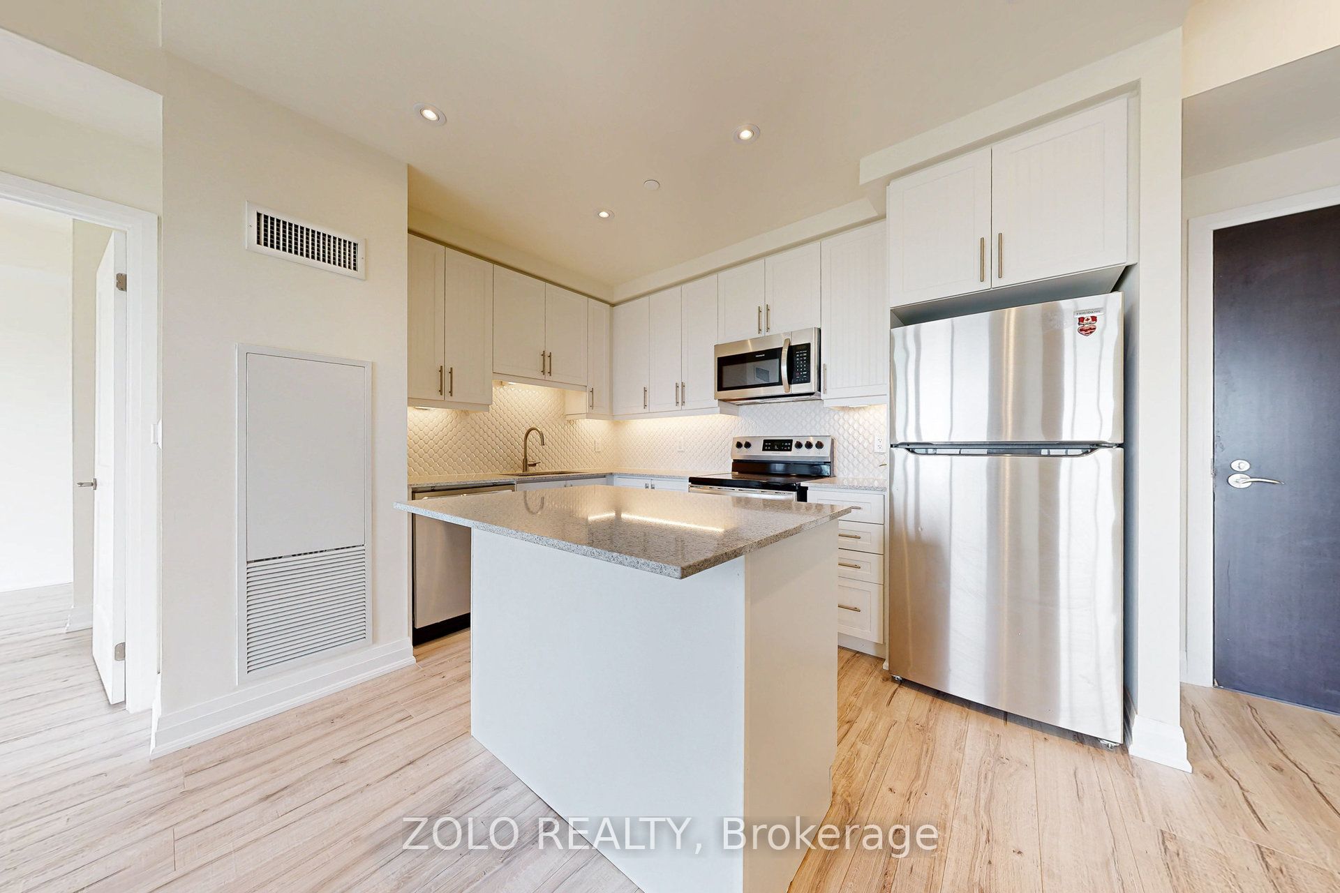 #805 - 15 Lynch Street Property Photo 8