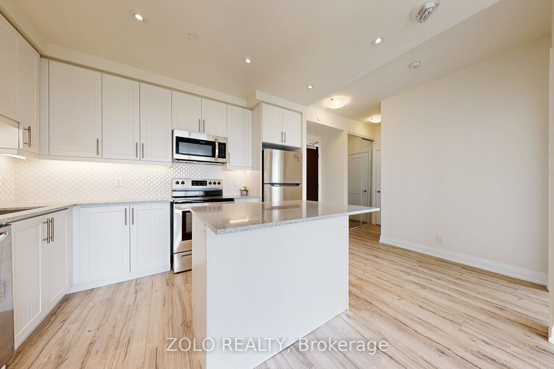 #805 - 15 Lynch Street Property Photo 9