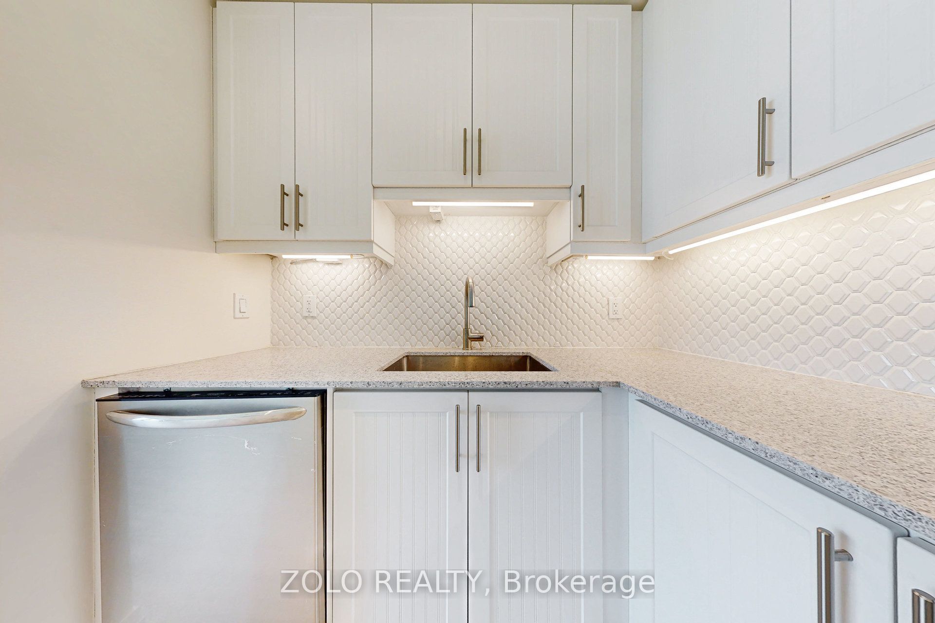 #805 - 15 Lynch Street Property Photo 11