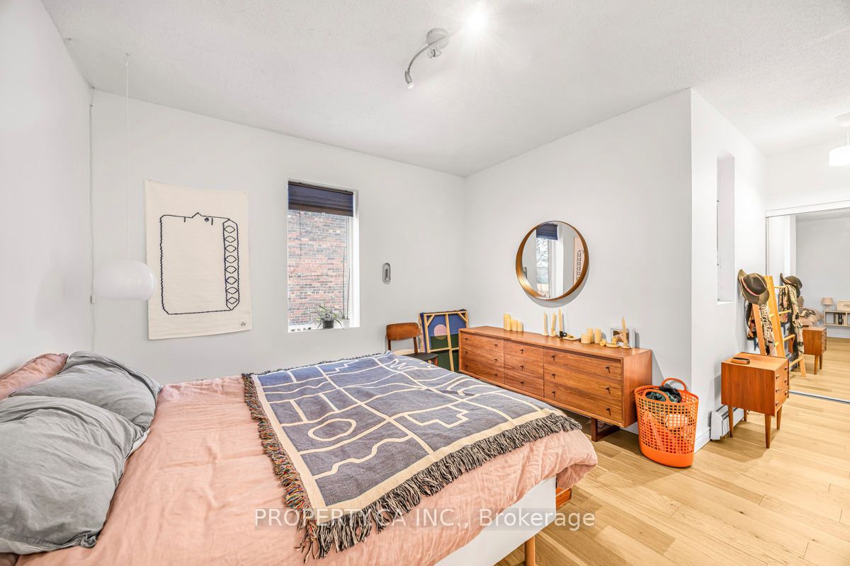 74 Sorauren Avenue Property Photo 8