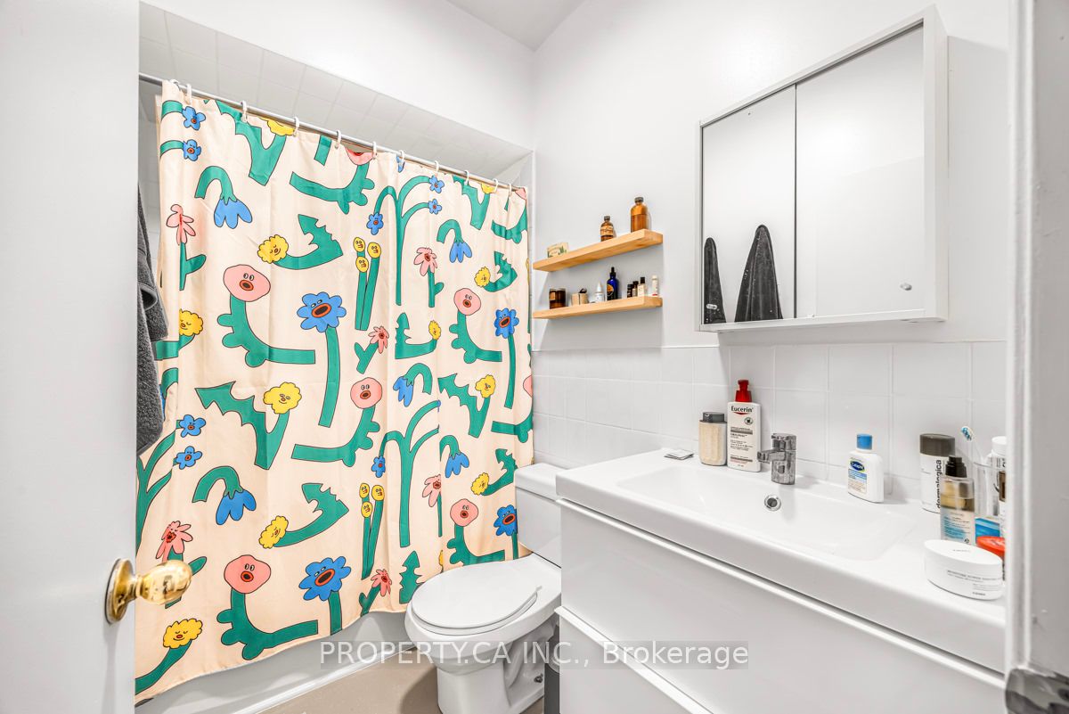 74 Sorauren Avenue Property Photo 13