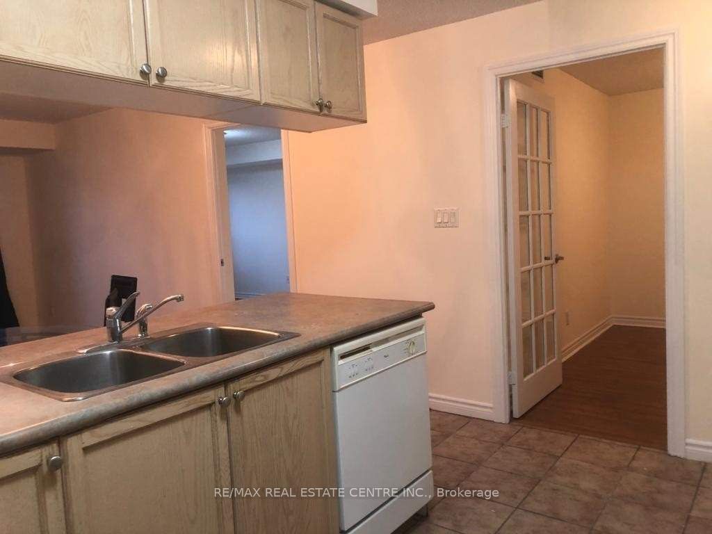 3880 Duke Of York Boulevard 2409 Property Photo 3