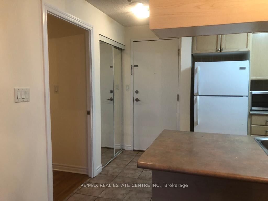 3880 Duke Of York Boulevard 2409 Property Photo 6