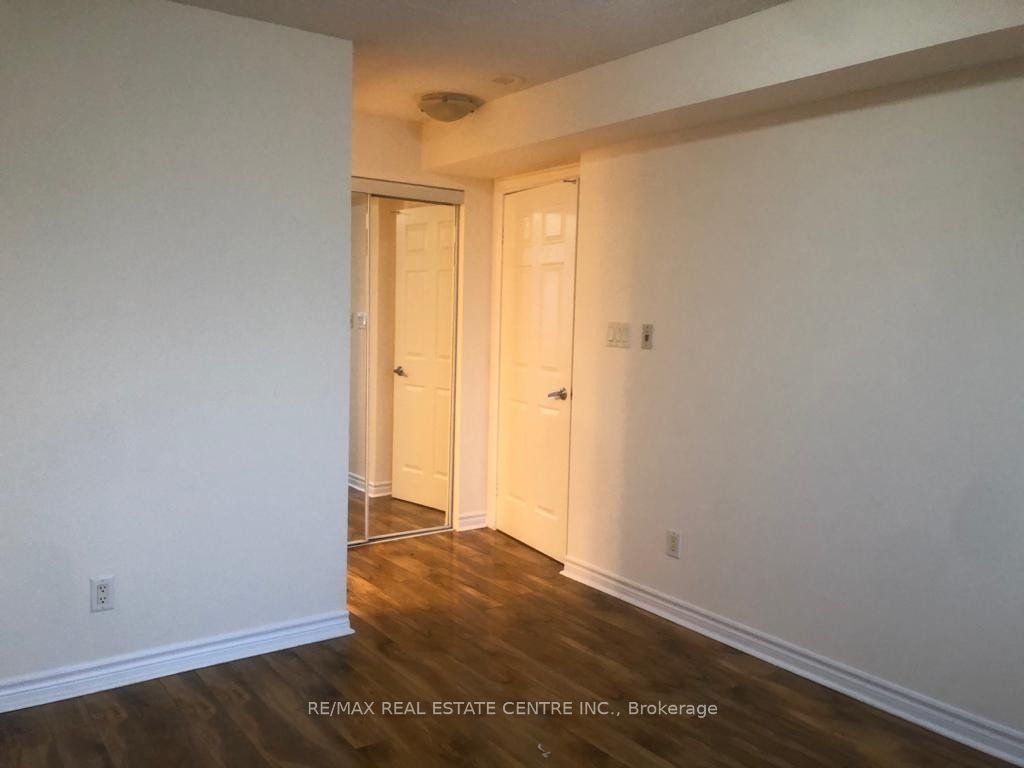 3880 Duke Of York Boulevard 2409 Property Photo 10