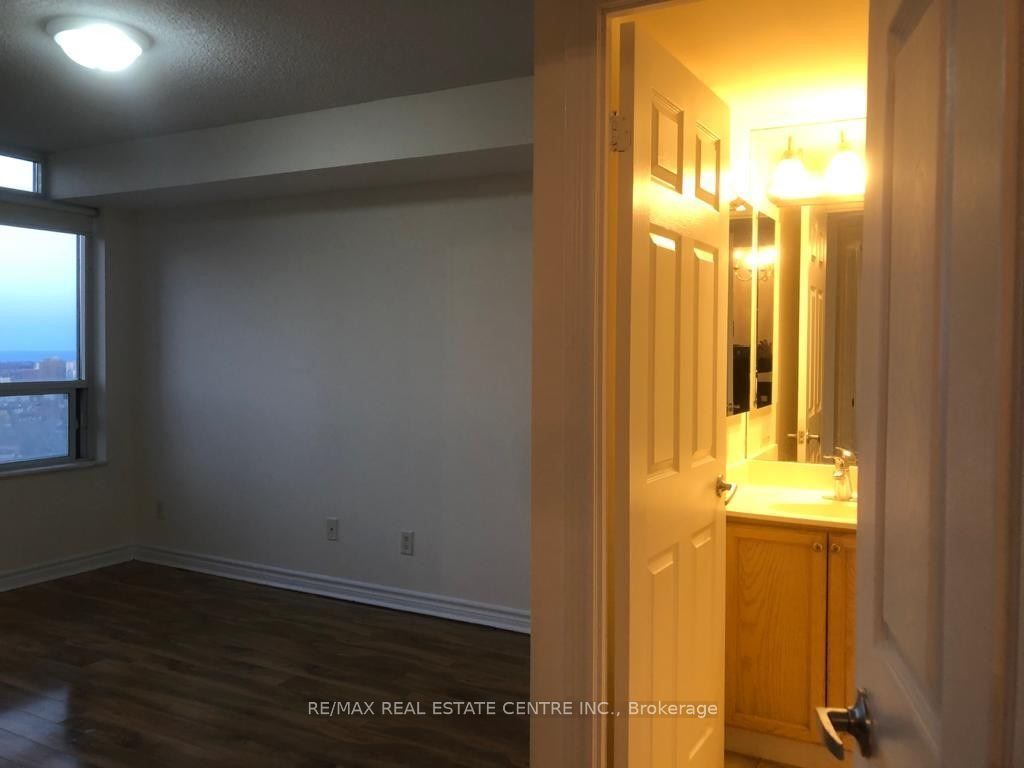 3880 Duke Of York Boulevard 2409 Property Photo 12