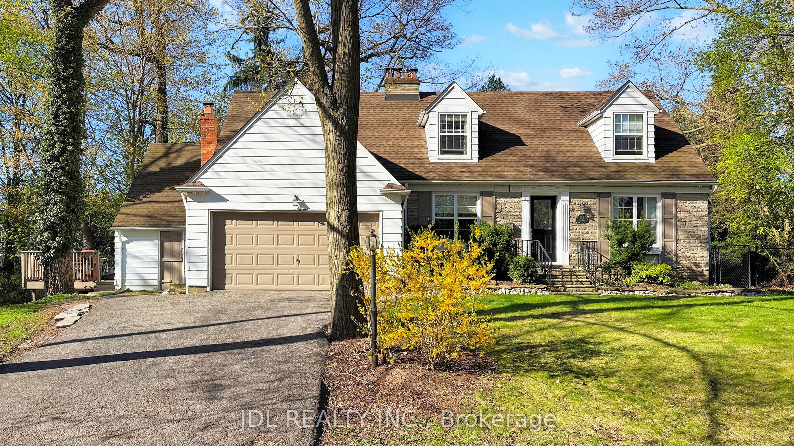 330 Poplar Drive Property Photo 1