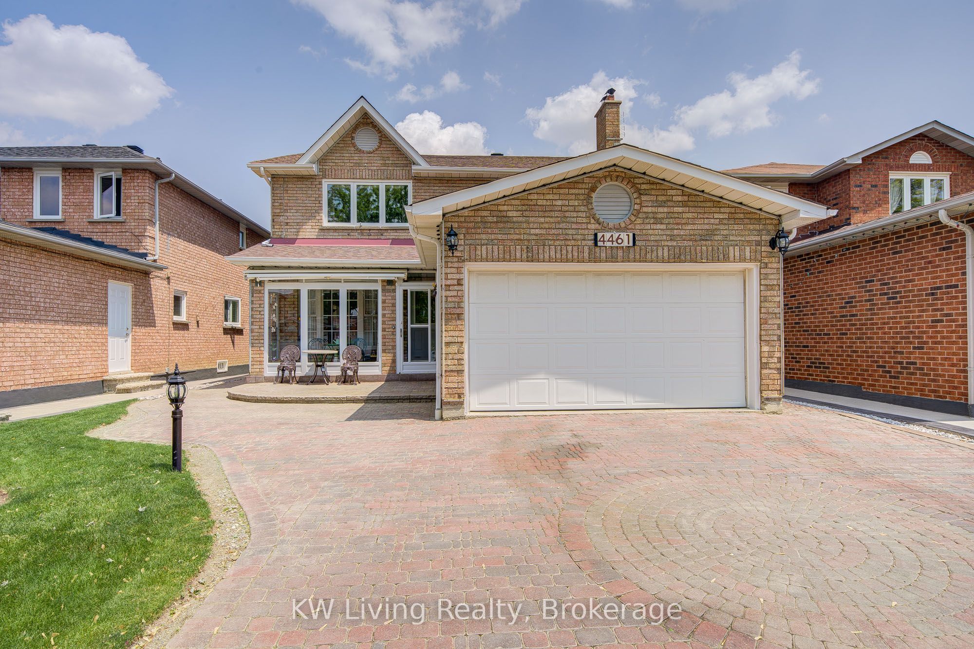 4461 Gladebrook Crescent Property Photo 3