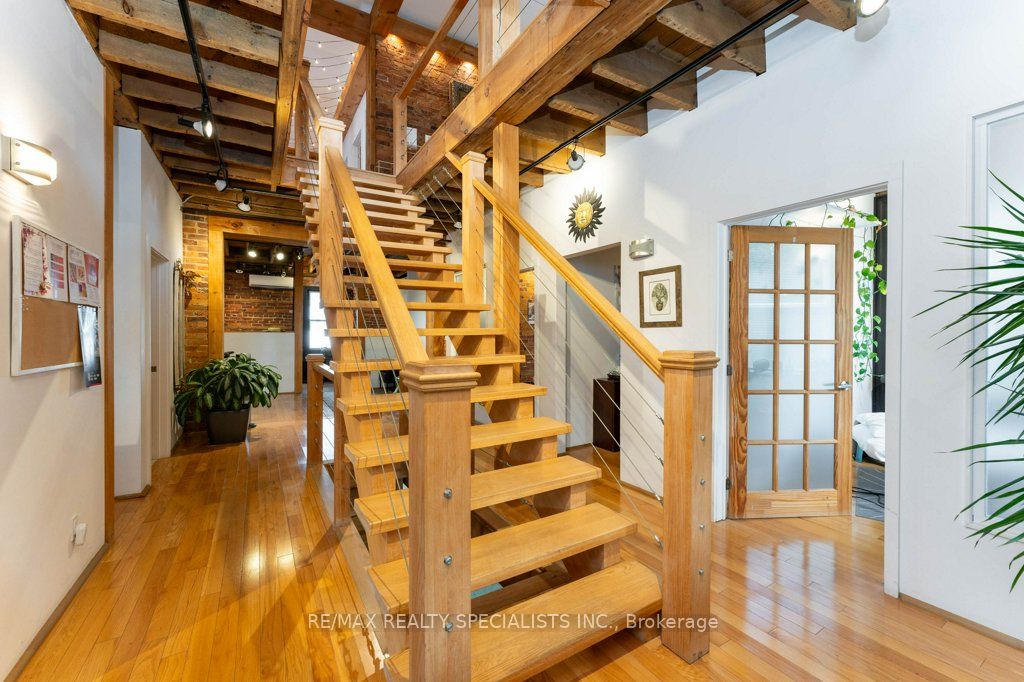 287 Queen Street S Property Photo 7