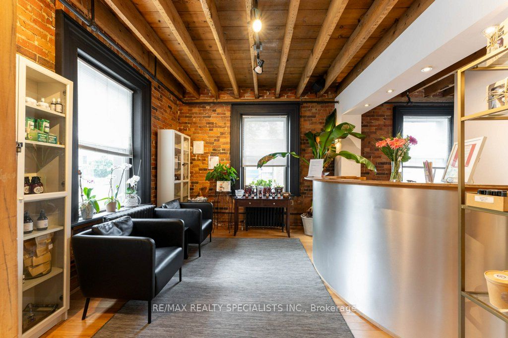 287 Queen Street S Property Photo 8