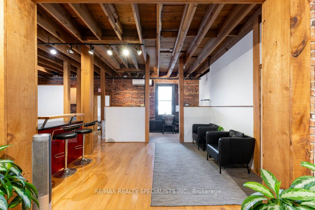 287 Queen Street S Property Photo 16