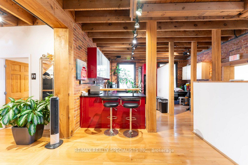 287 Queen Street S Property Photo 17