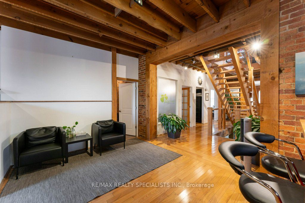 287 Queen Street S Property Photo 19