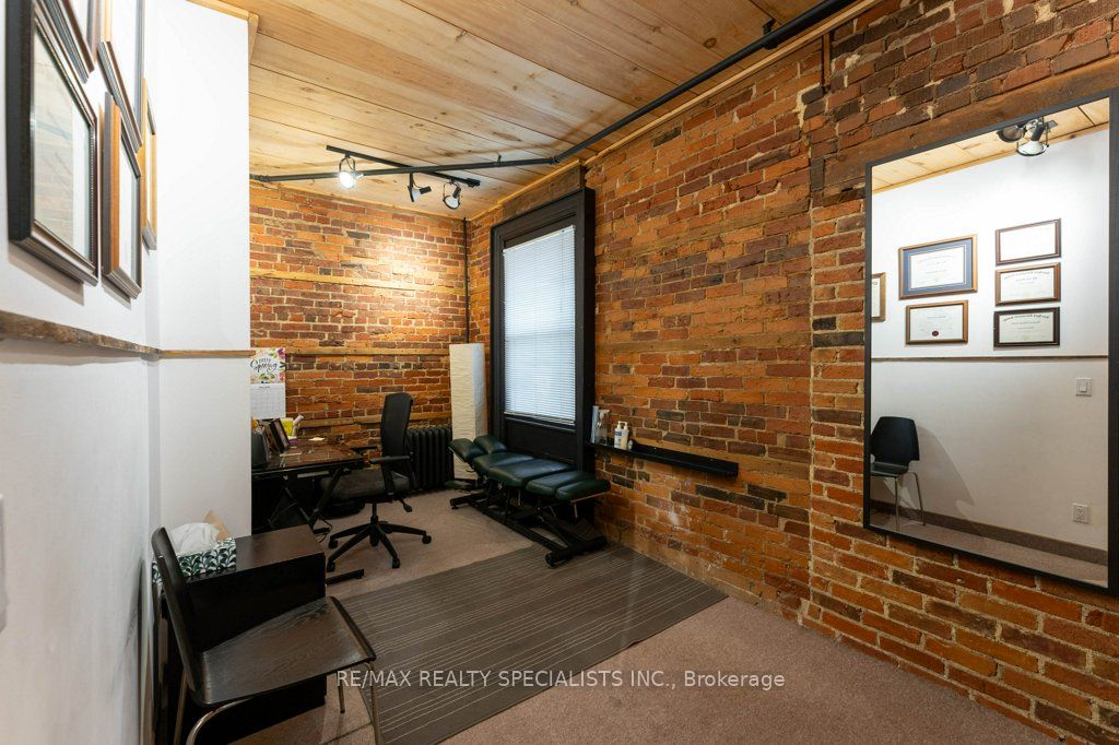 287 Queen Street S Property Photo 21