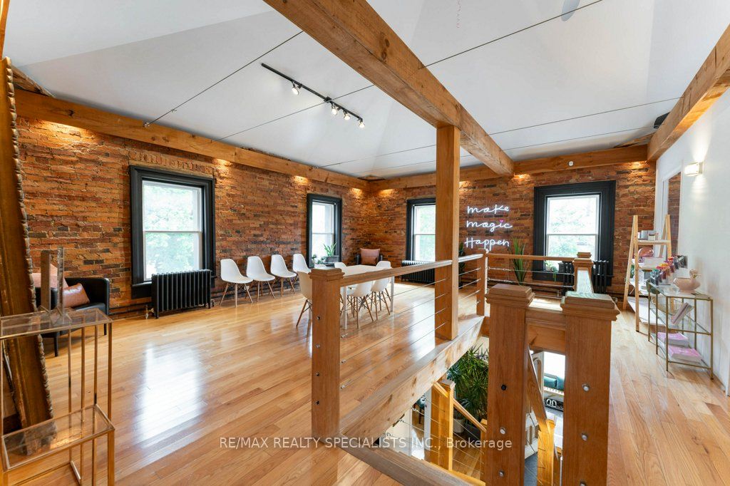 287 Queen Street S Property Photo 22