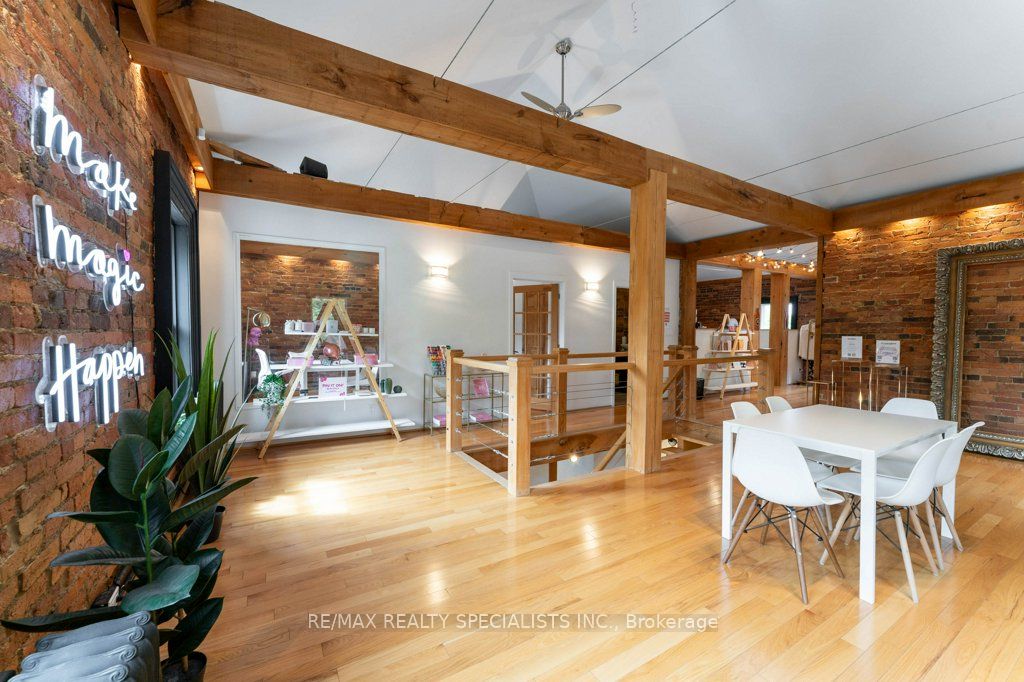 287 Queen Street S Property Photo 24