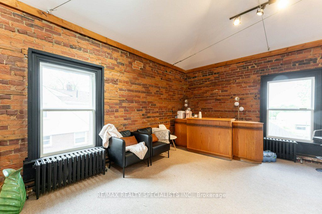 287 Queen Street S Property Photo 32