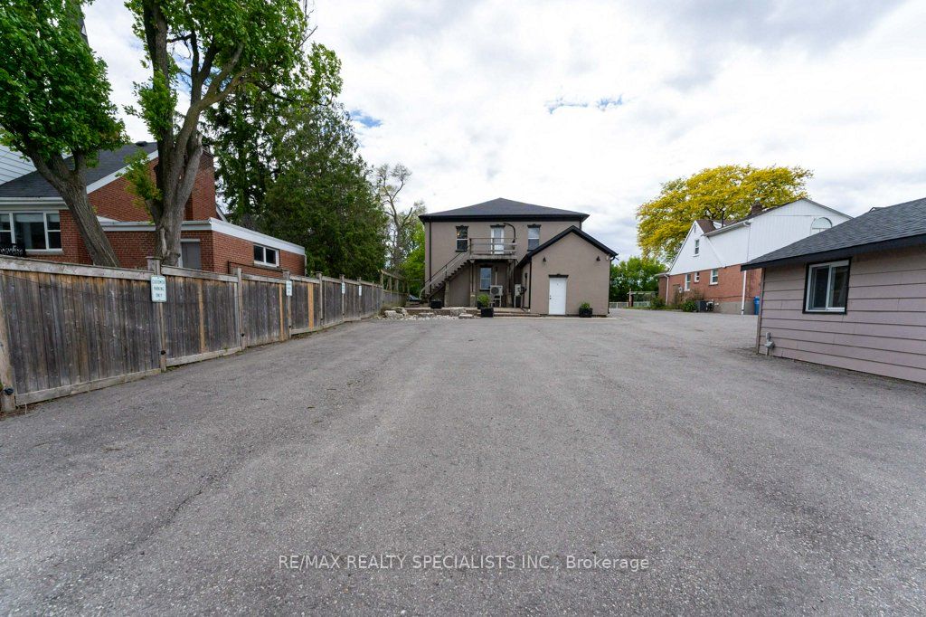 287 Queen Street S Property Photo 42