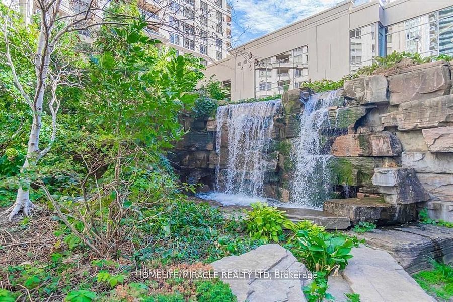 3880 Duke Of York Boulevard 1401 Property Photo 2